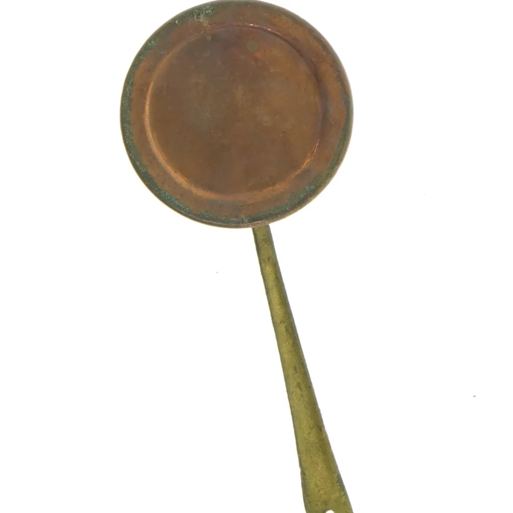 Gammel messing kande på hank (str. 6 x sx cm)