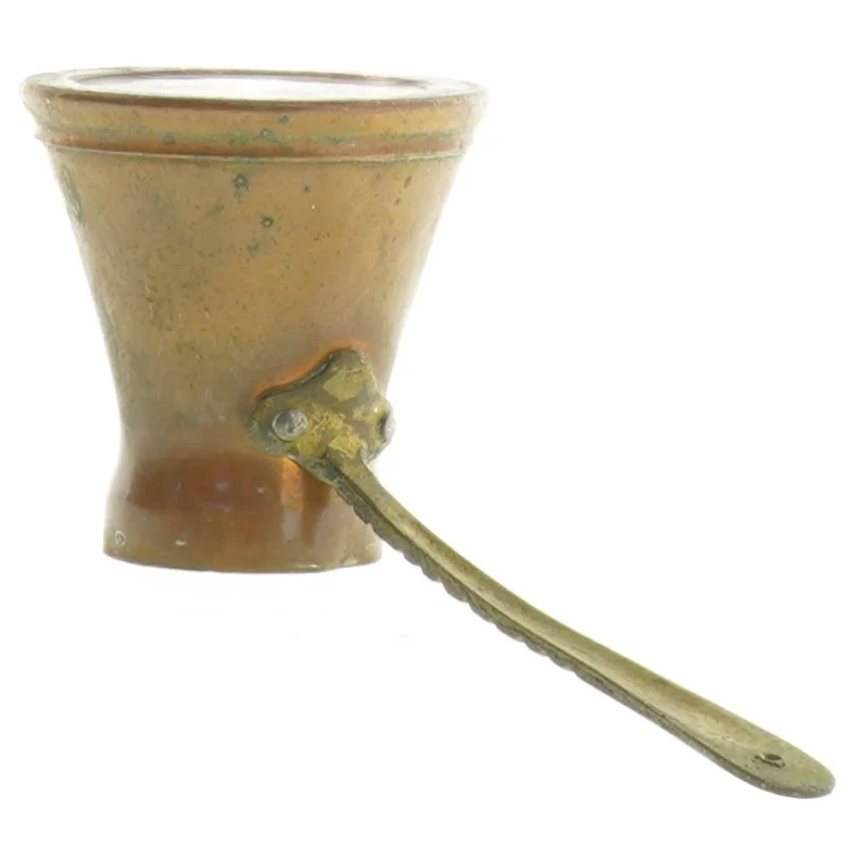 Gammel messing kande på hank (str. 6 x sx cm)