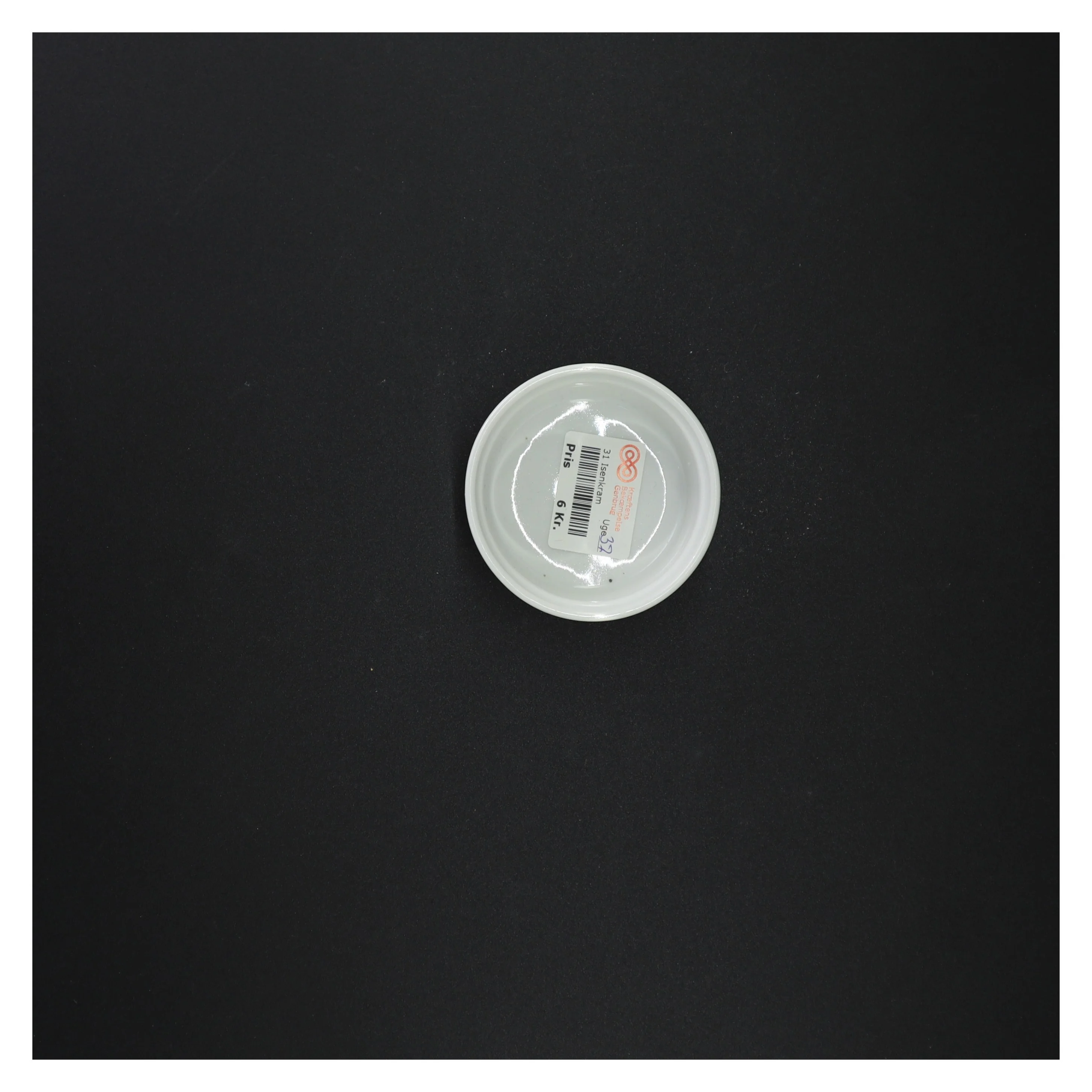 Hvidt porcelænsfad (str. 8 x 4 cm)