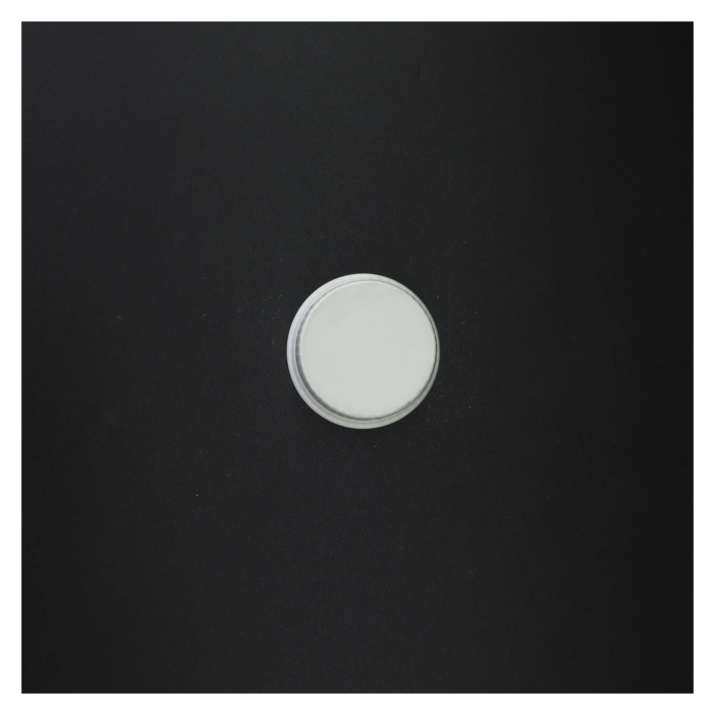 Hvidt porcelænsfad (str. 8 x 4 cm)