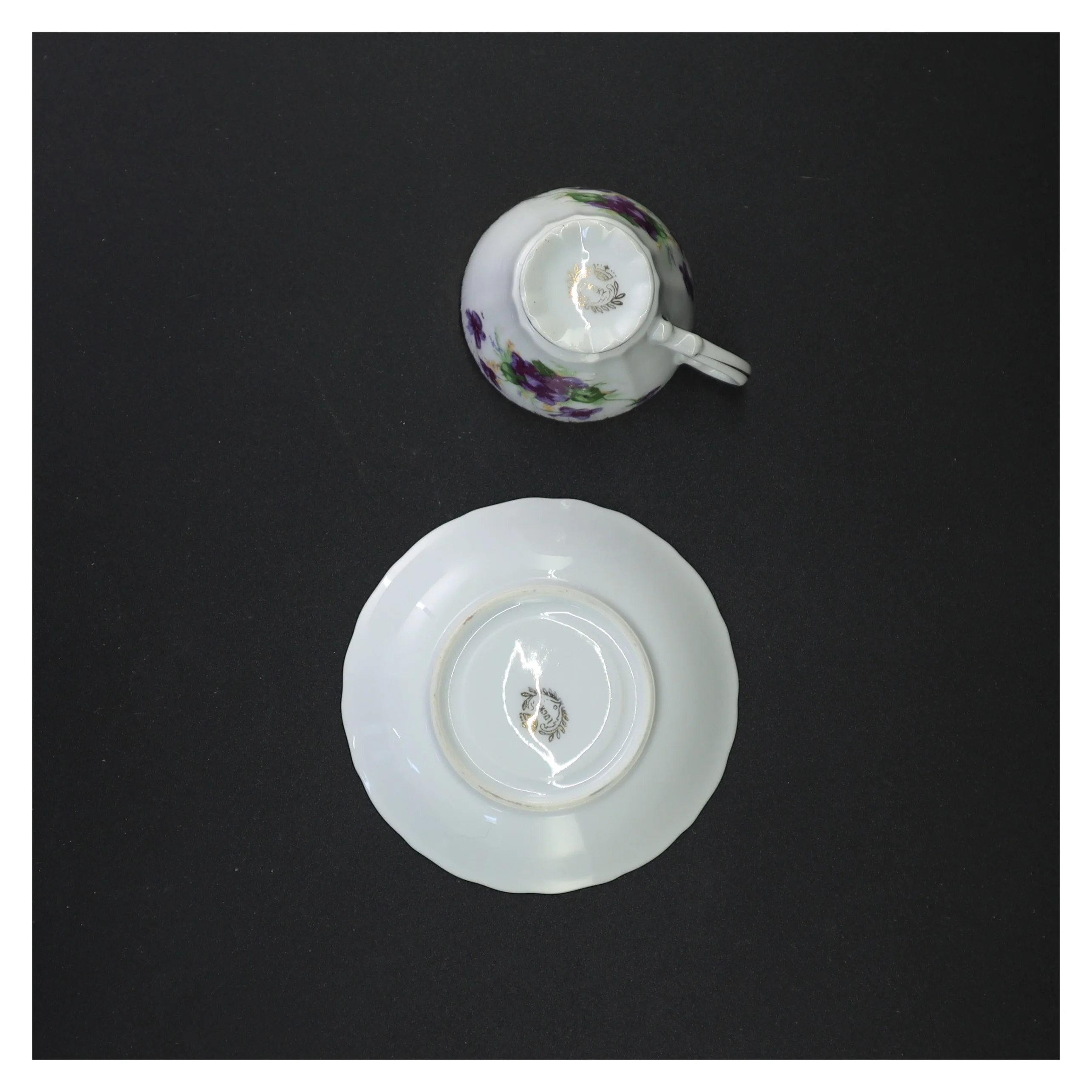 Porcelænskop med underkop (str. 11 x 6 cm)