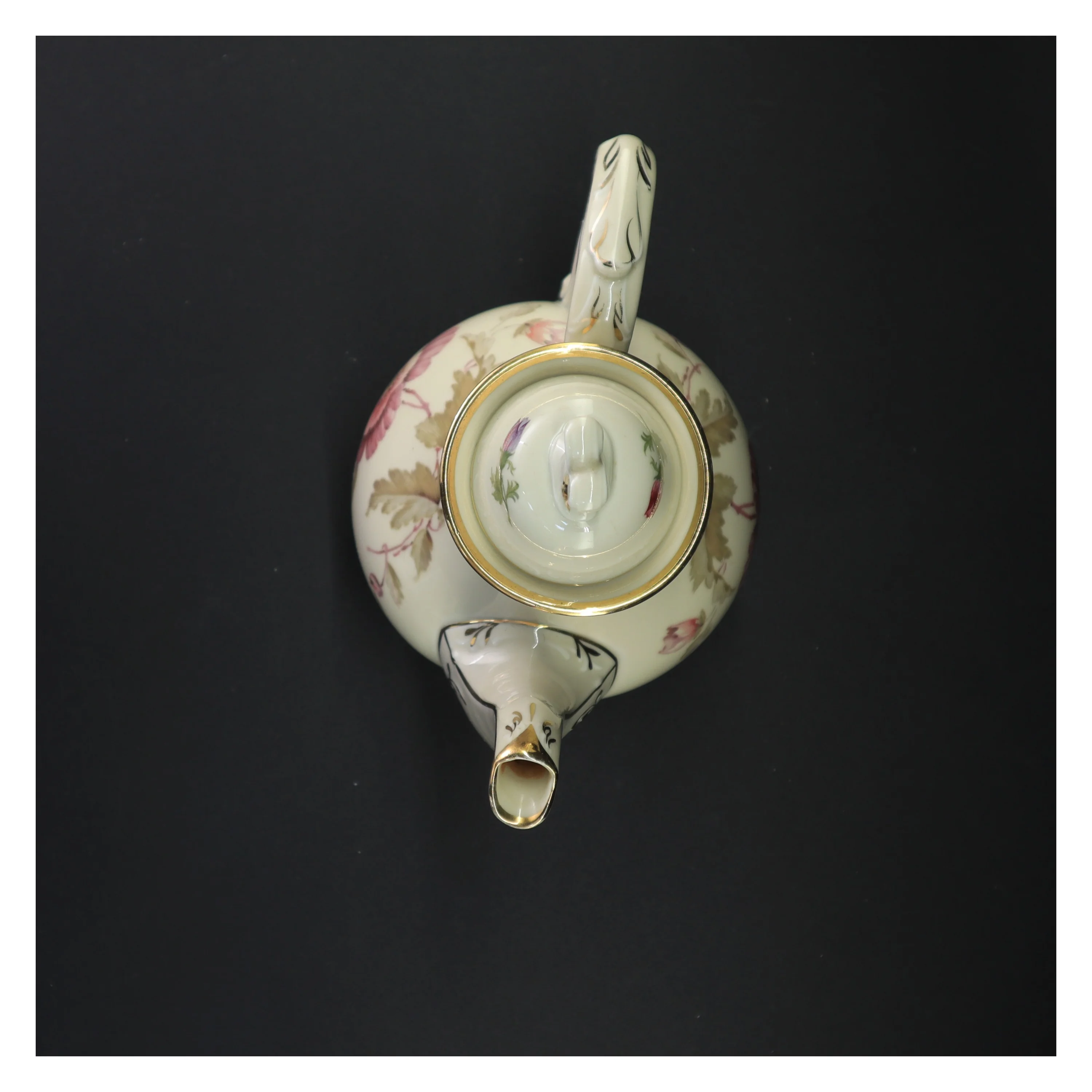 Porcelænsteapot med blomstermotiv fra Københavns Porcellains Maleri (str. 25 x 22 cm)