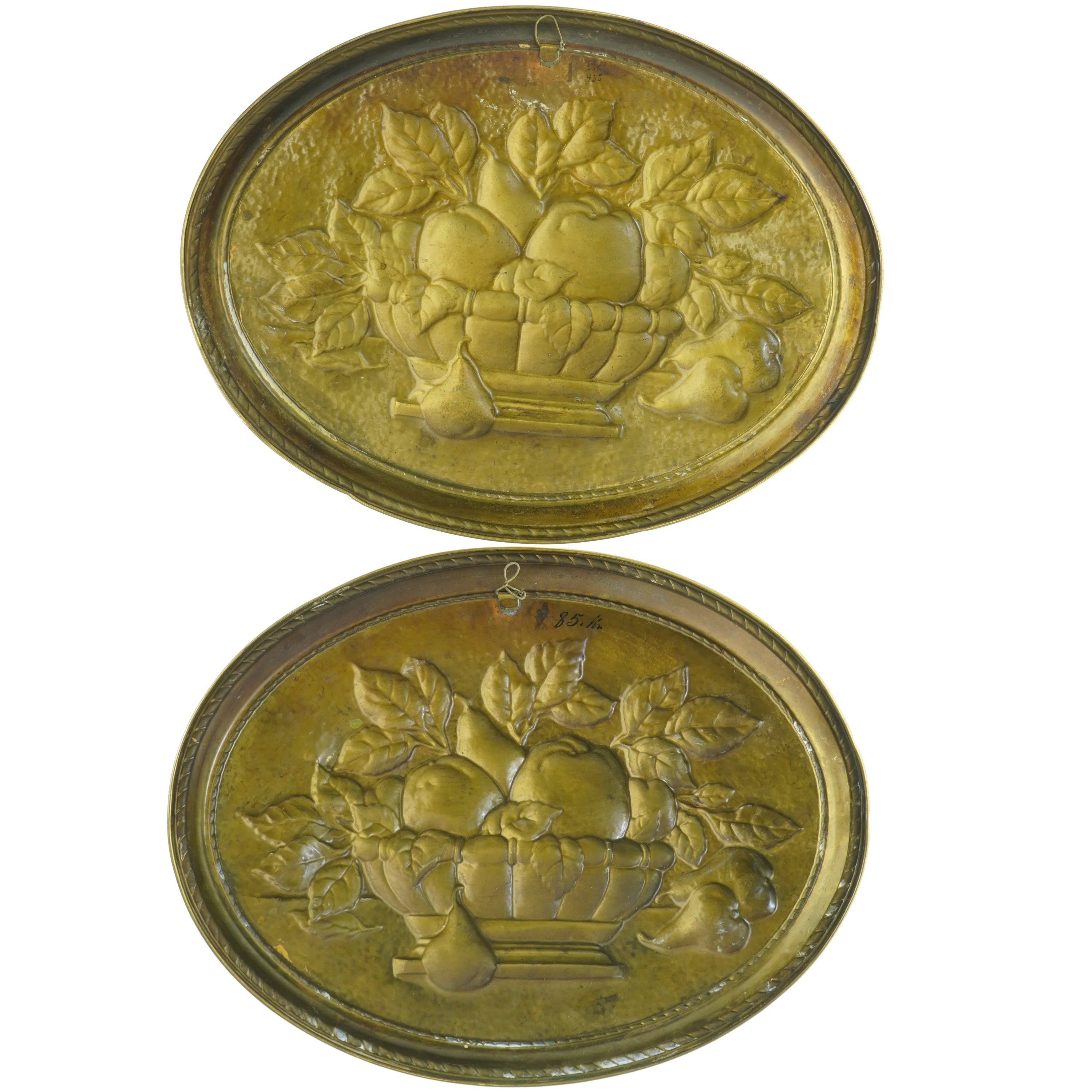 Dekorative metal platter til ophæng (str. 47 x 36 cm)