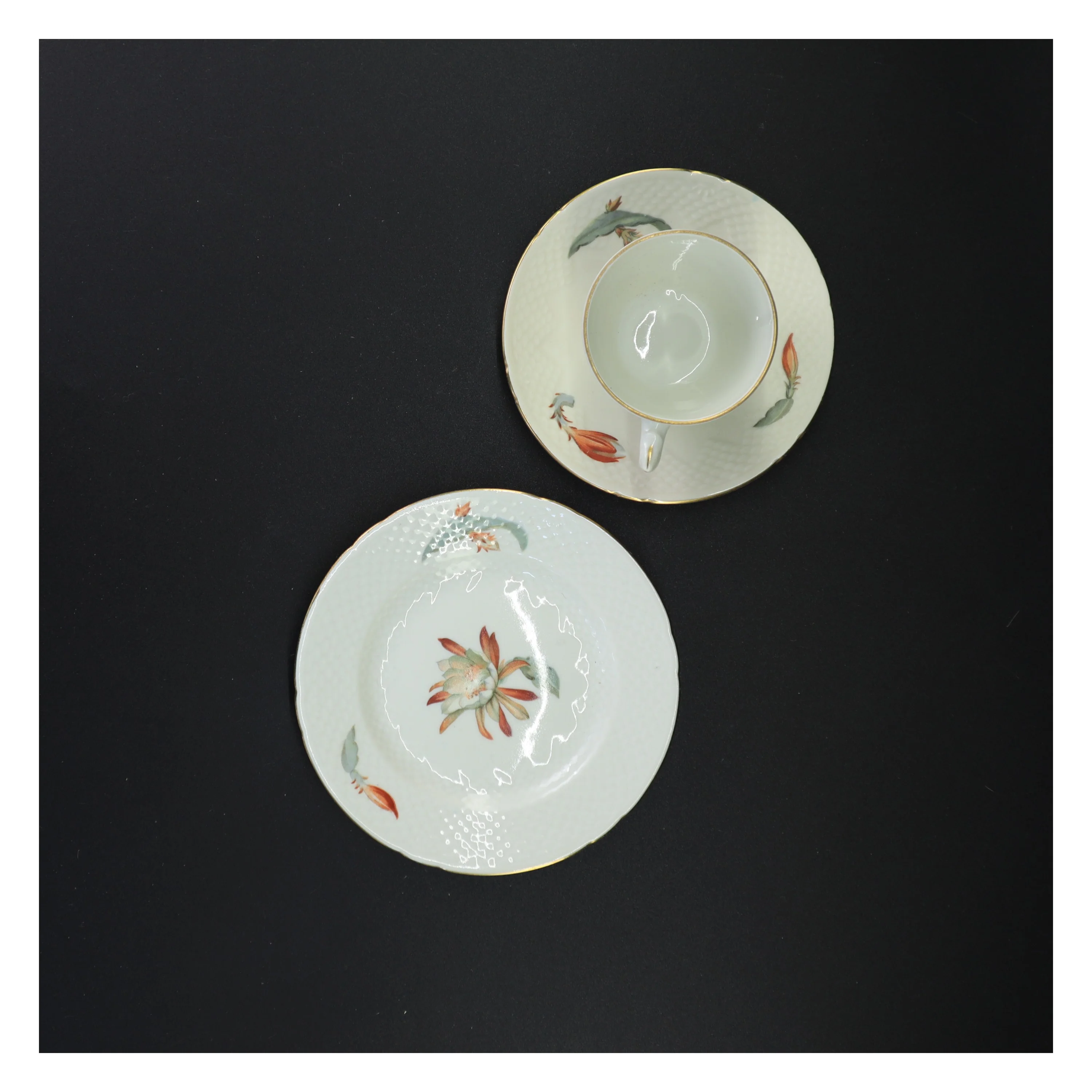 Porcelænskaffesæt med blomsterdekor fra Bing Og Grøndahl (str. 16 x 9 cm)