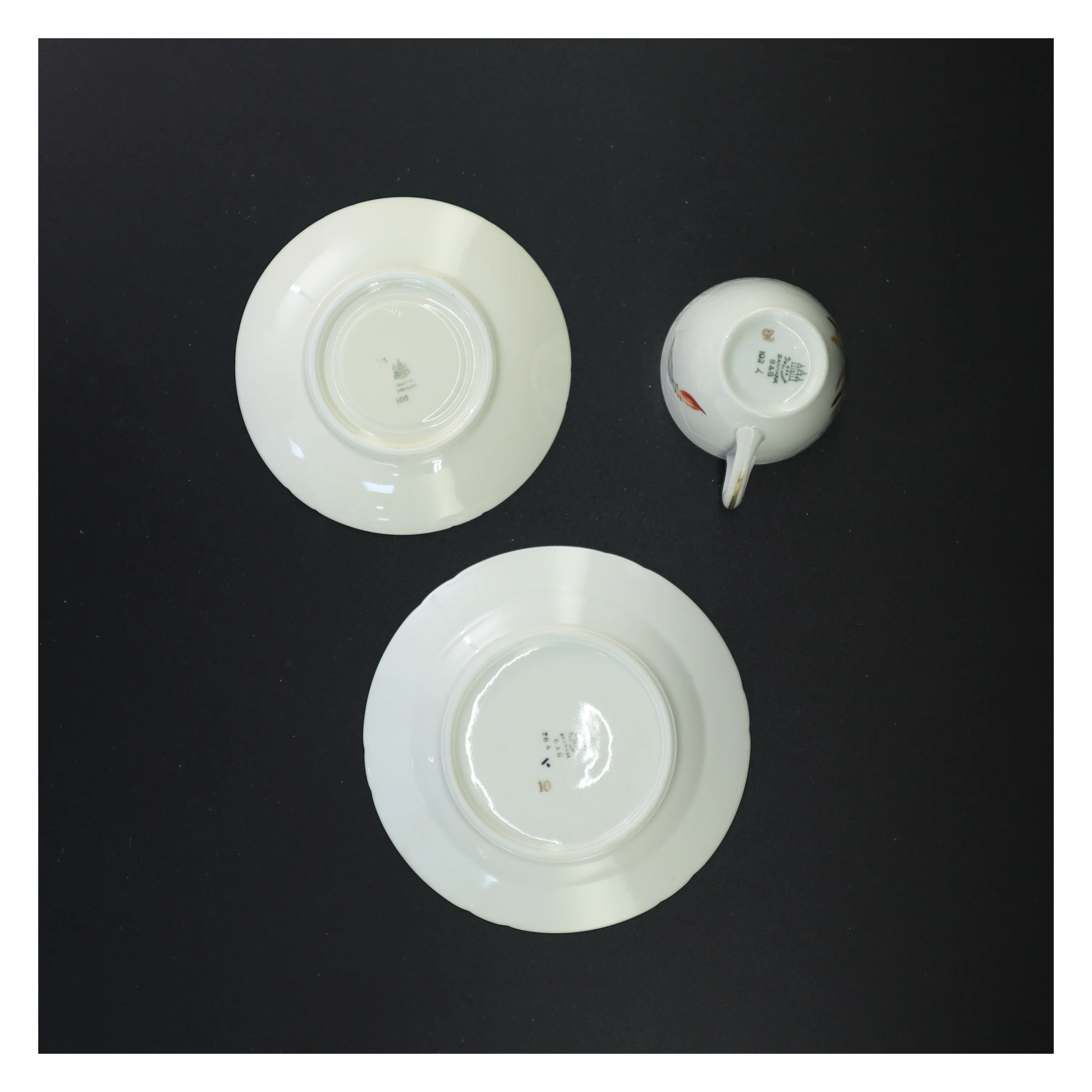 Porcelænskaffesæt med blomsterdekor fra Bing Og Grøndahl (str. 16 x 9 cm)