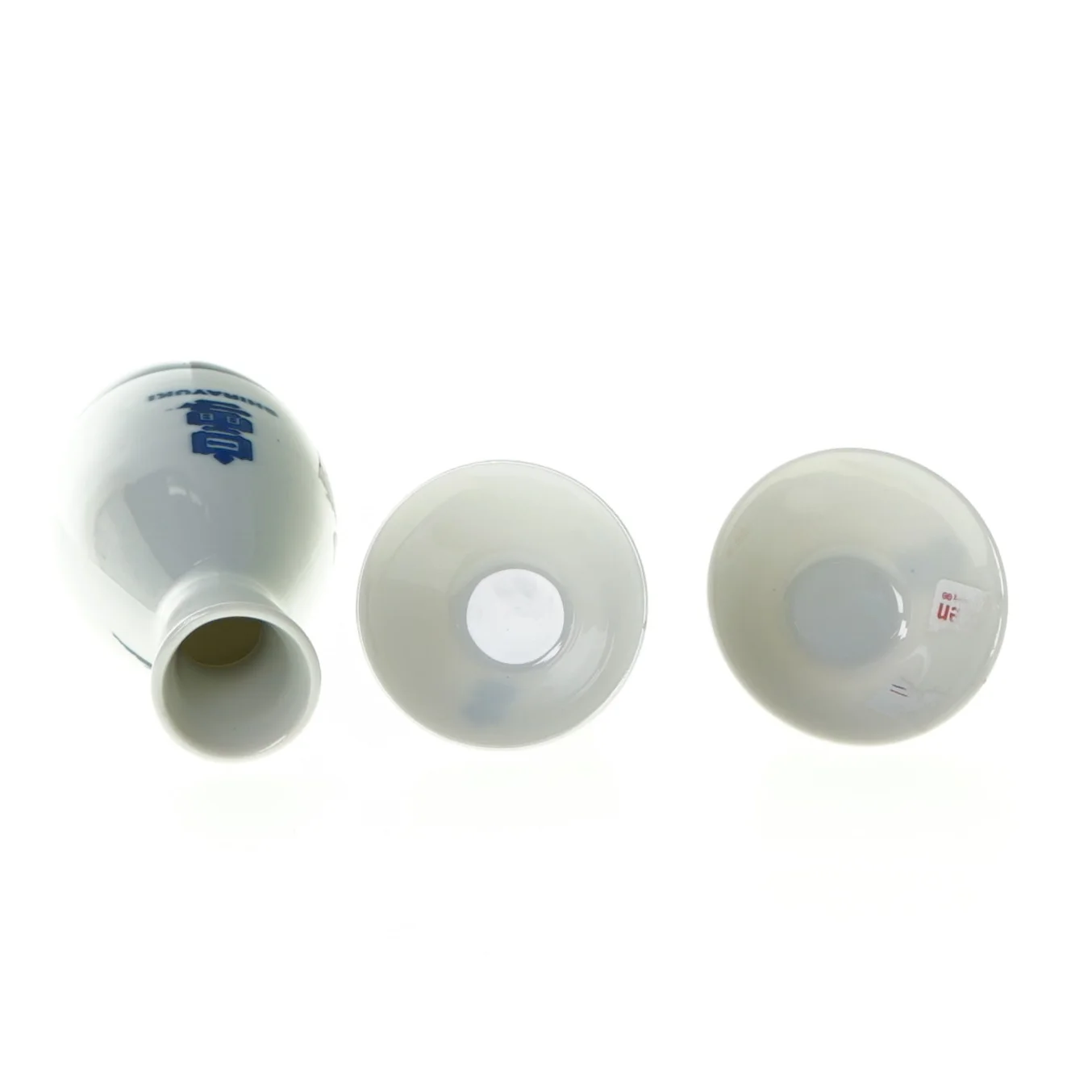 Sake kande og kopper fra Shirayuki (str. Vase 13 x 6 cm og 4 x 5 komma 5 cm)