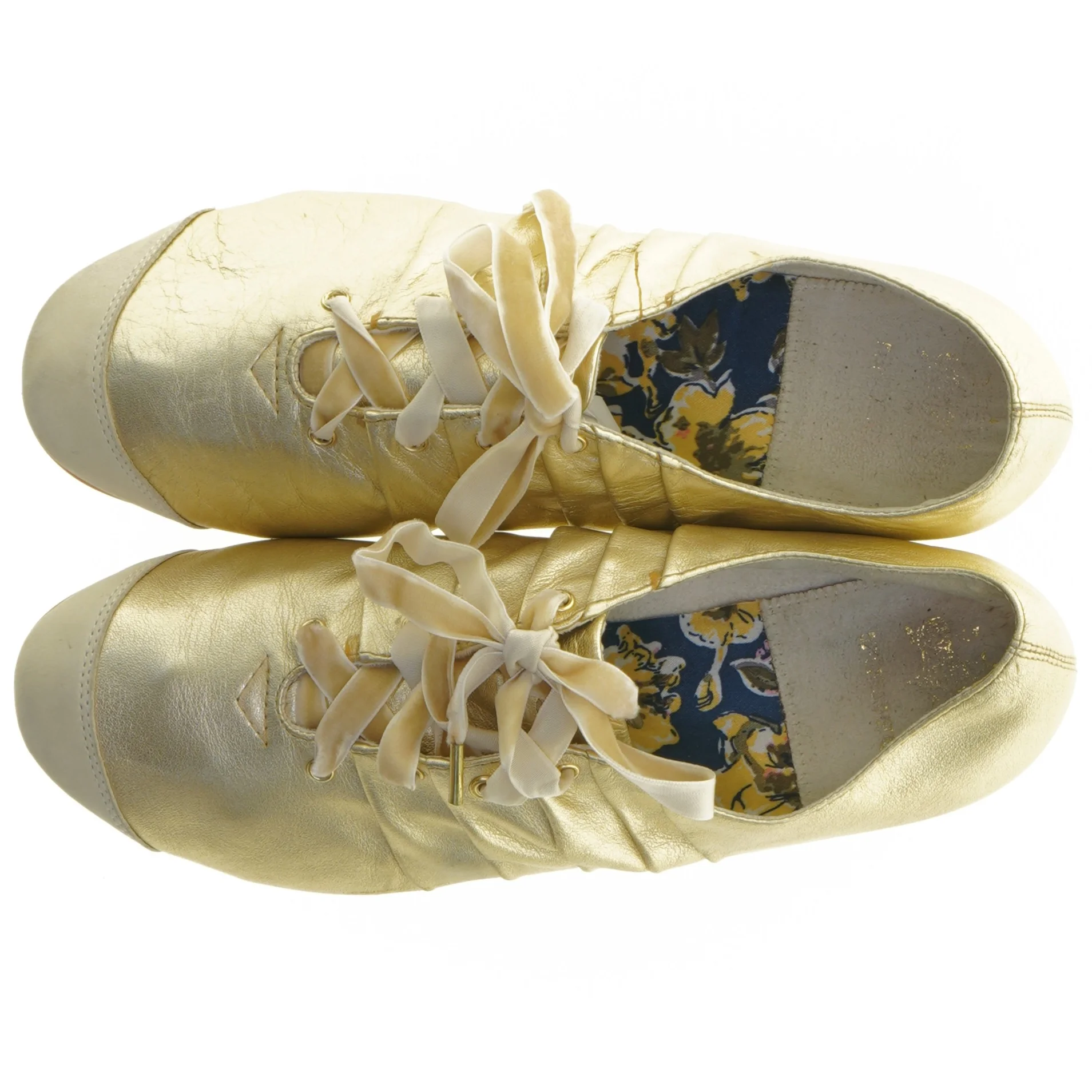 Gyldne sko med bånd fra Diesel (str. 40)