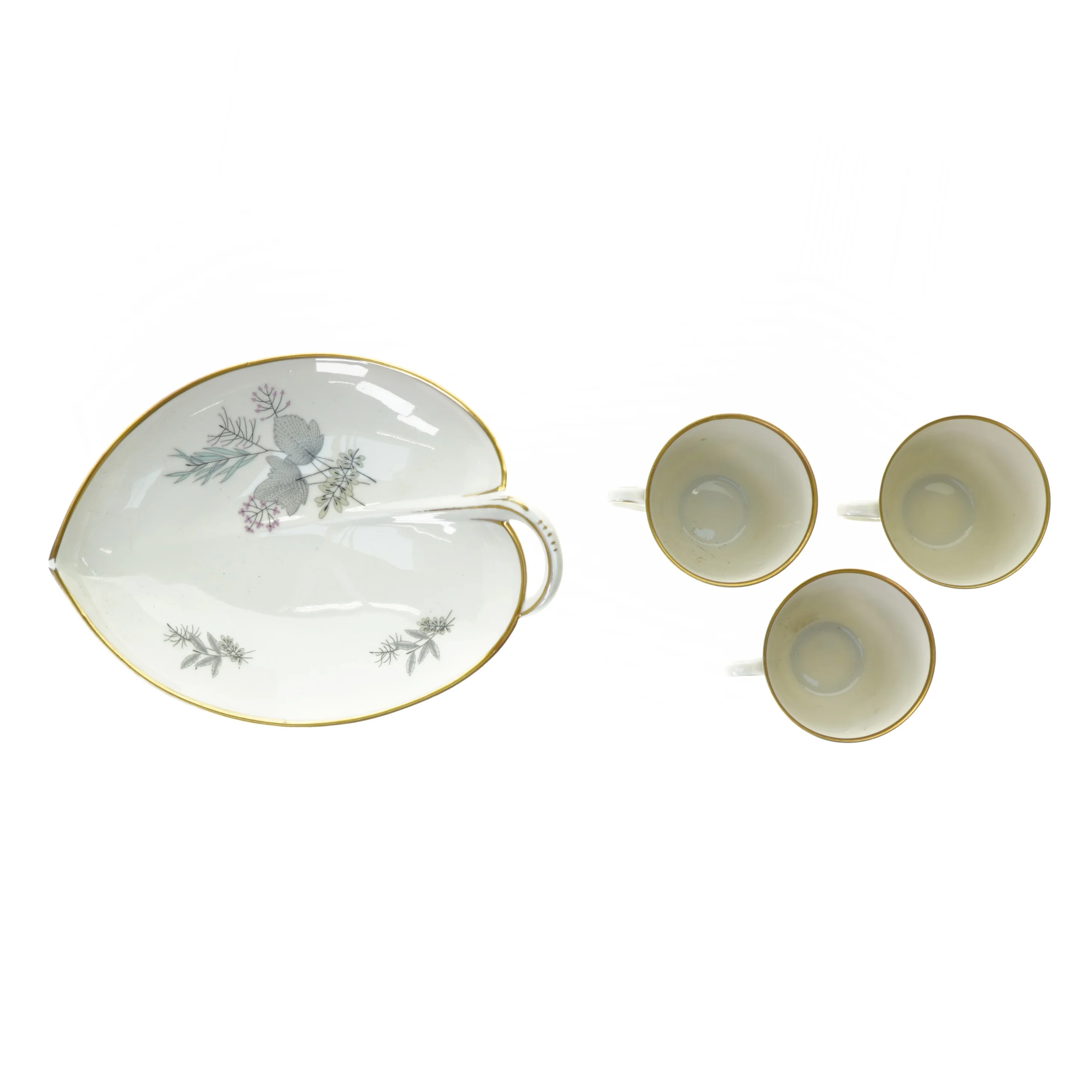 Fad og kaffekopper fra Kjøbenhavns Porcellains Maleri (str. Fad 25 x 18 x 4 cm t kop 8 x 6 cm)