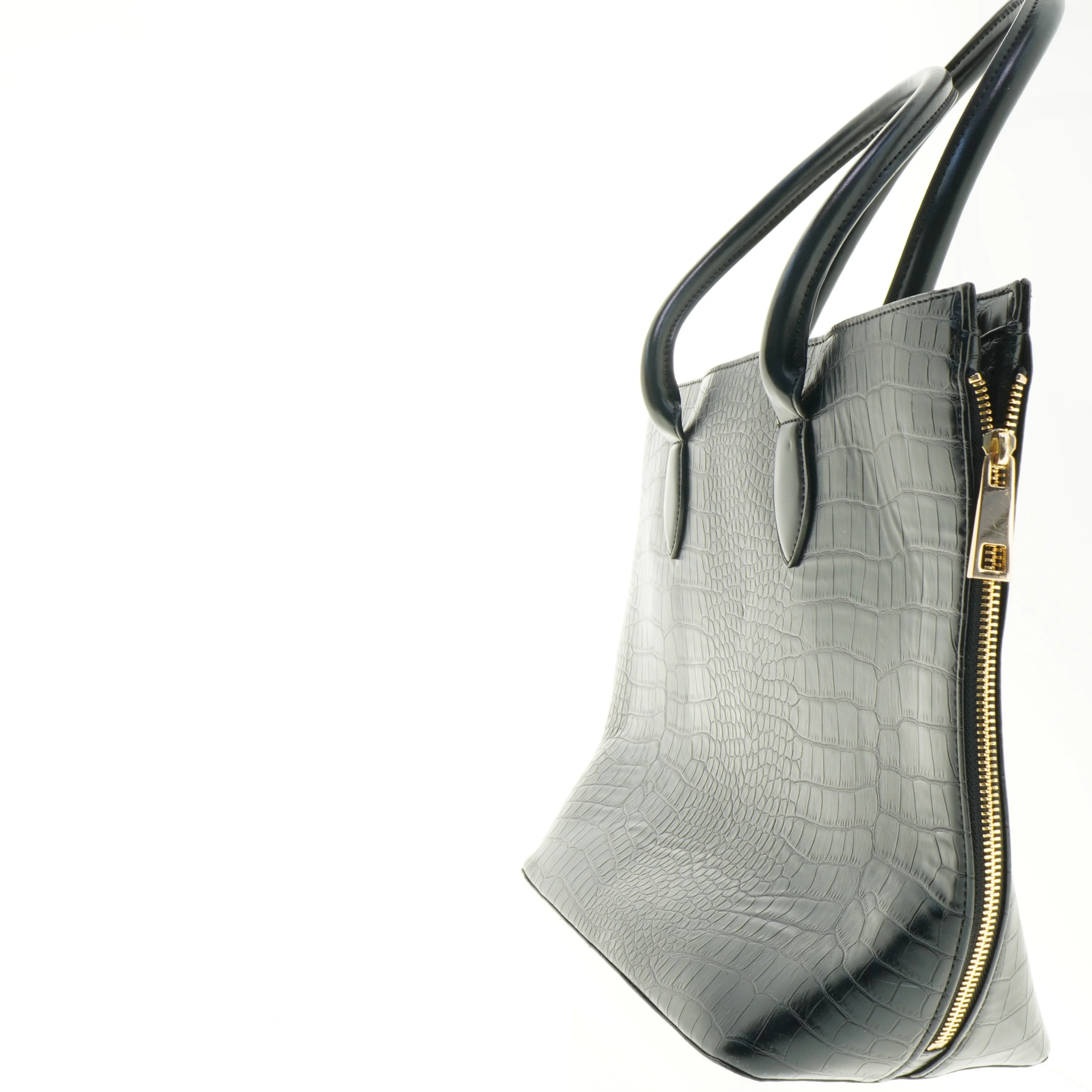 Sort krokodillepræget håndtaske (str. 43 x 29 x 14 cm)