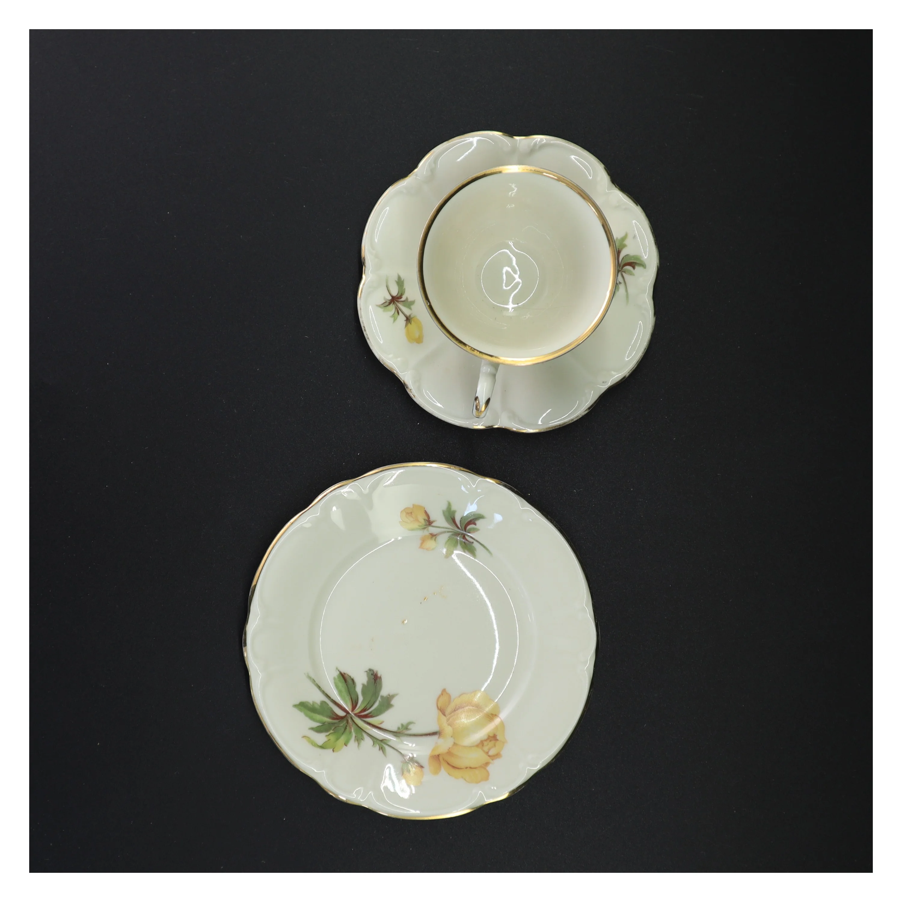 Porcelænskaffesæt med blomstermotiv fra Antioinette (str. 16 x 8 cm)