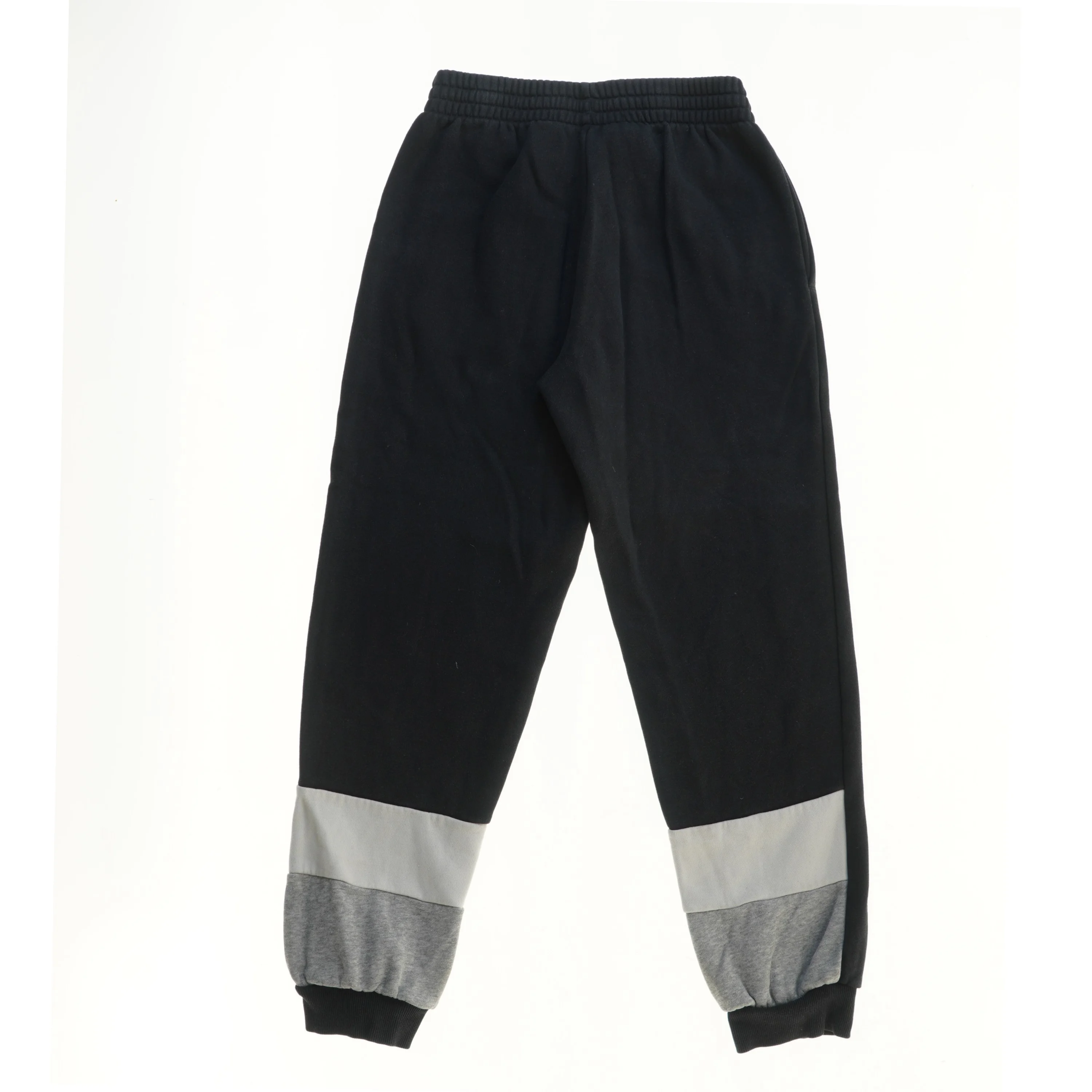 Sweatpants med grå detaljer fra Adidas (str. 152)