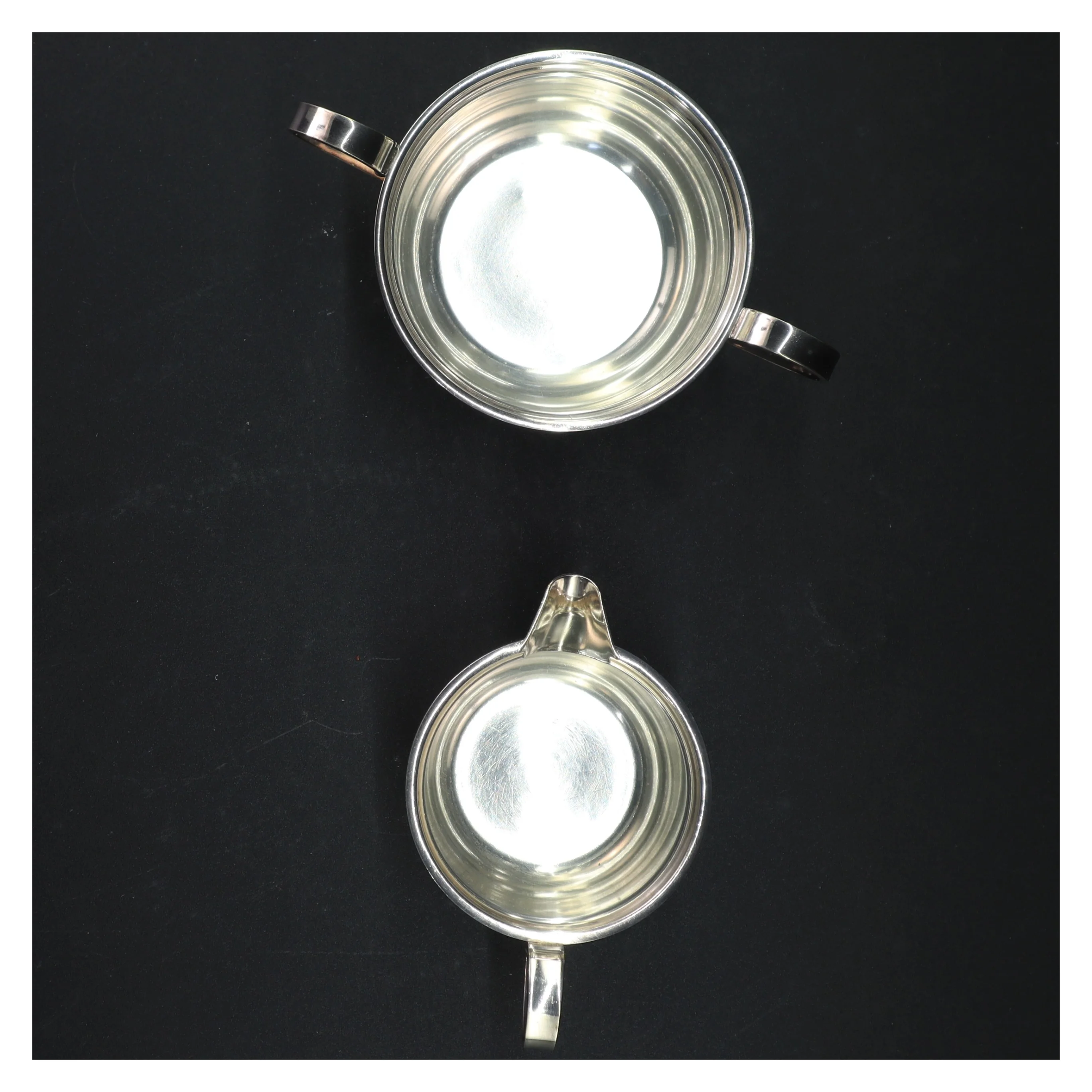 Sæt af to sølvfarvet kande og skål (str. Ø 10 cm ø 8 cm)