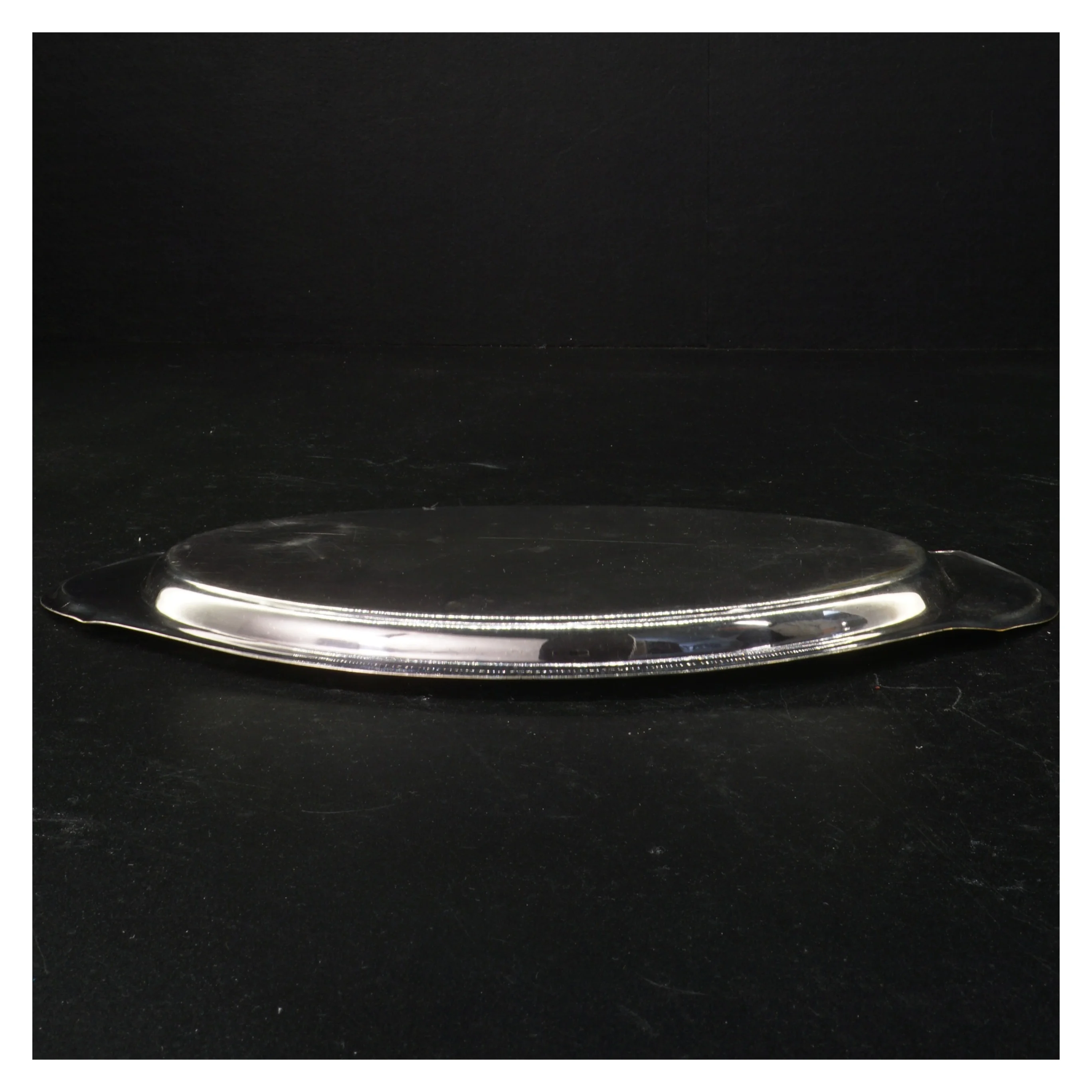 Sølvfarvet serveringsfad (str. 31 cm)