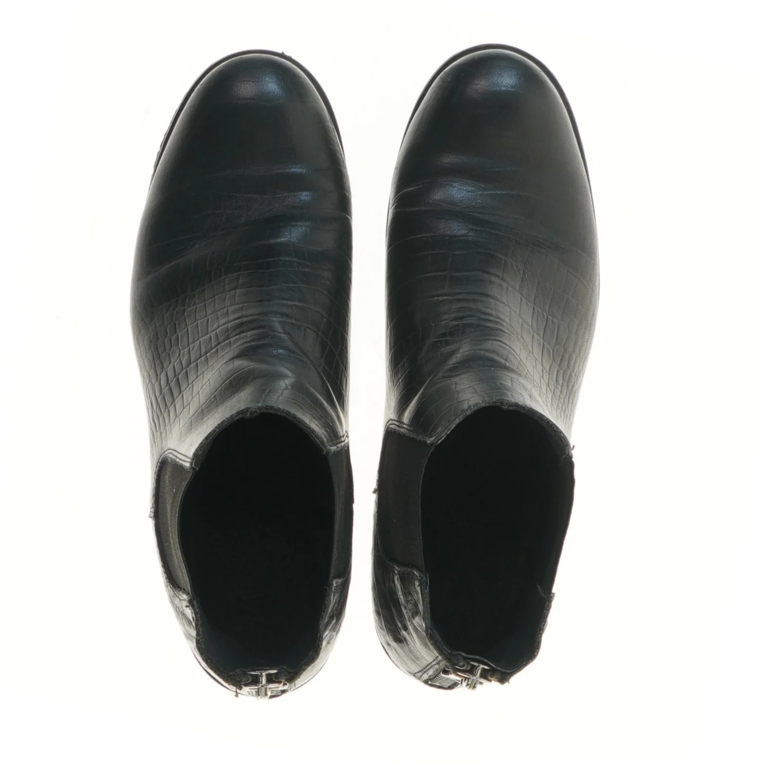 Sort støvle med krokodillemønster fra Zign (str. 41 )