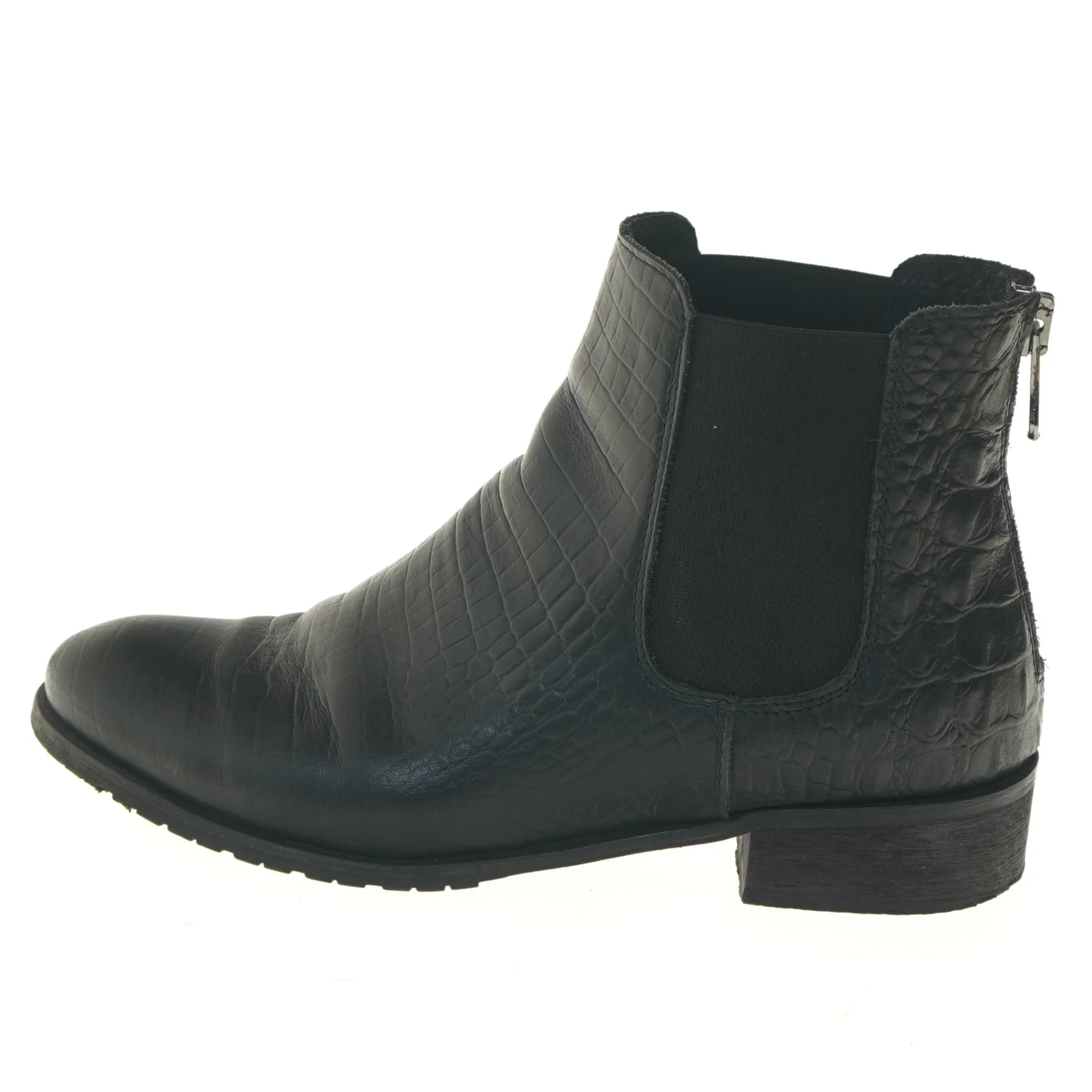 Sort støvle med krokodillemønster fra Zign (str. 41 )