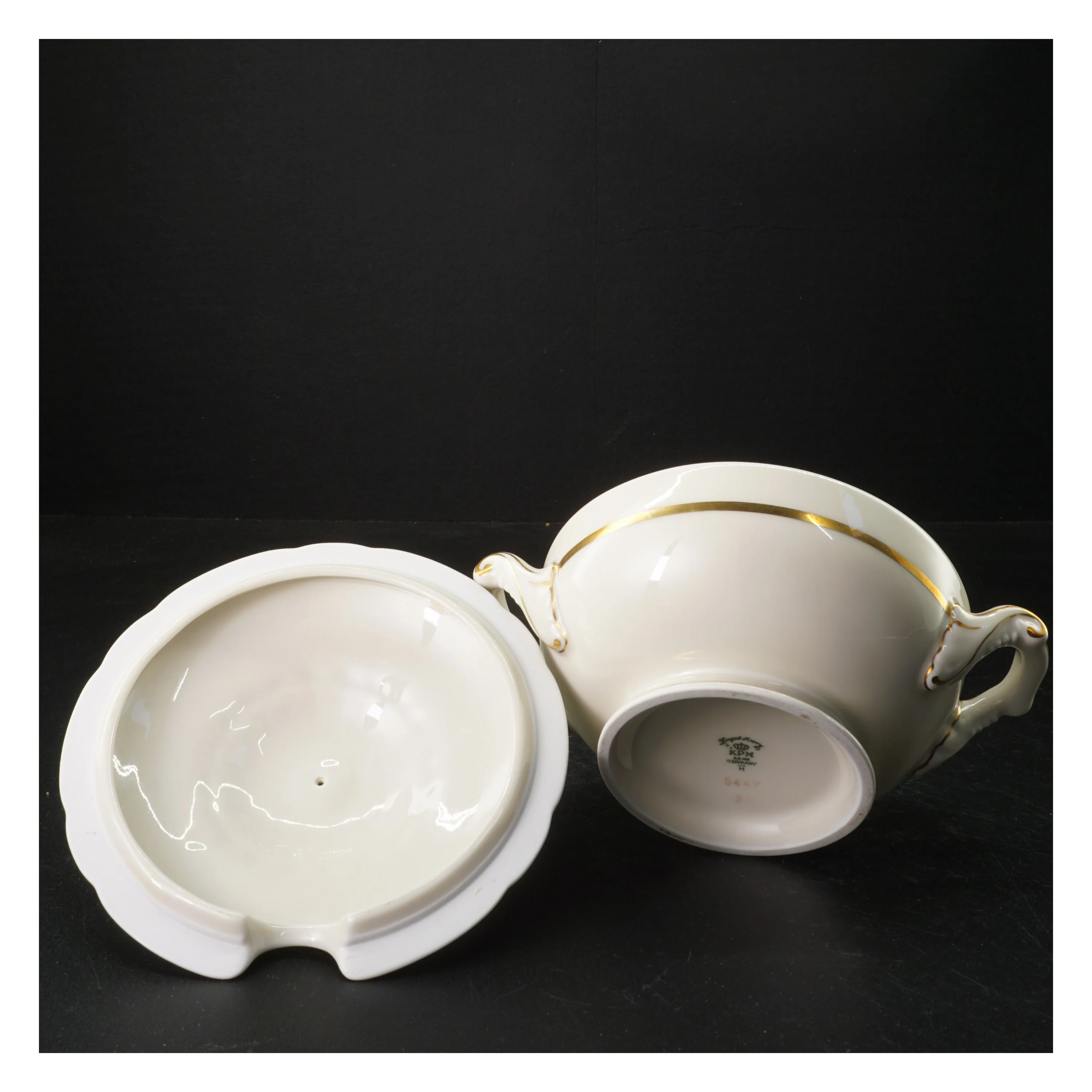 Suppeterrin med låg fra KPM (str. 14 cm i diameter)