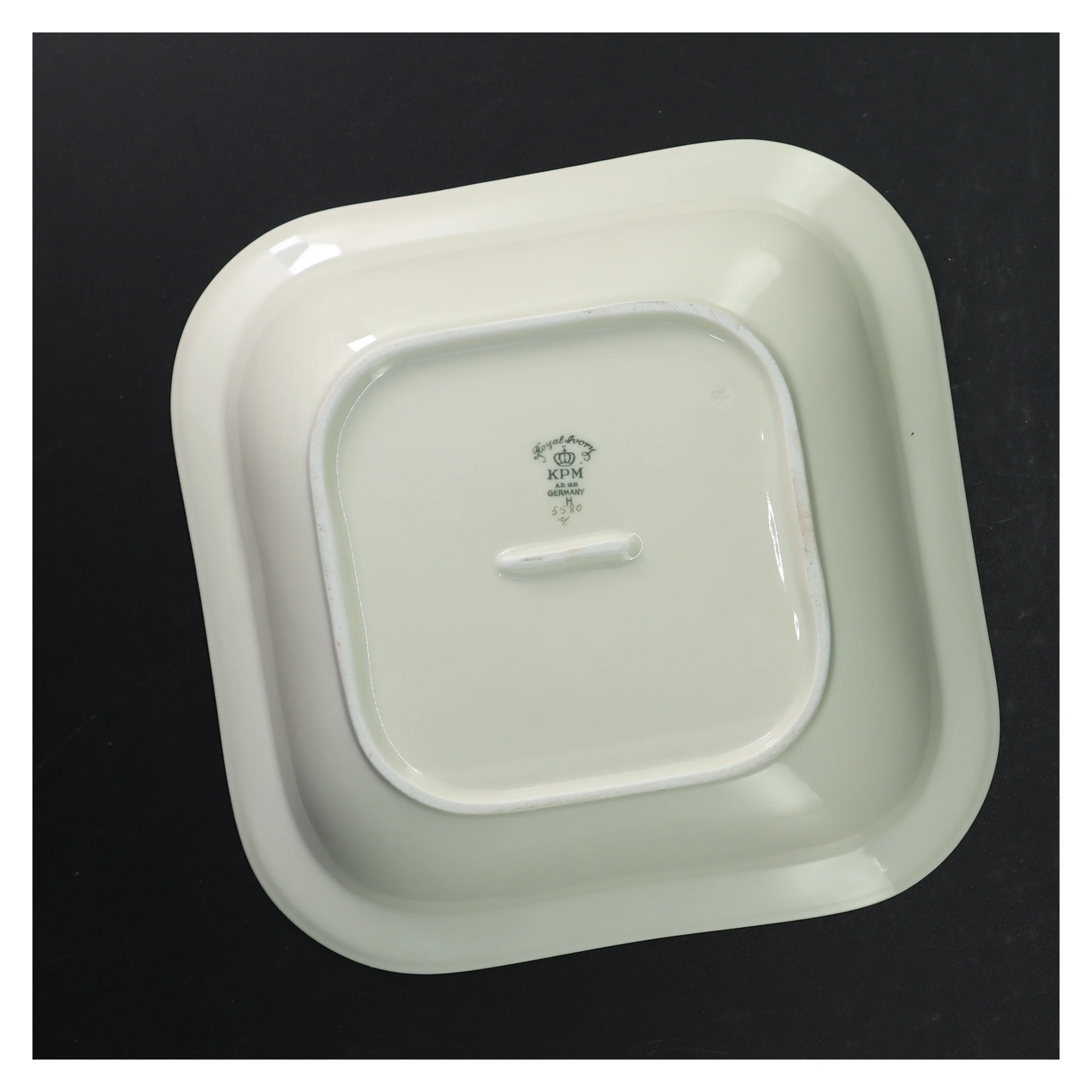 skål fra KPM (str. 22 x 22 cm)