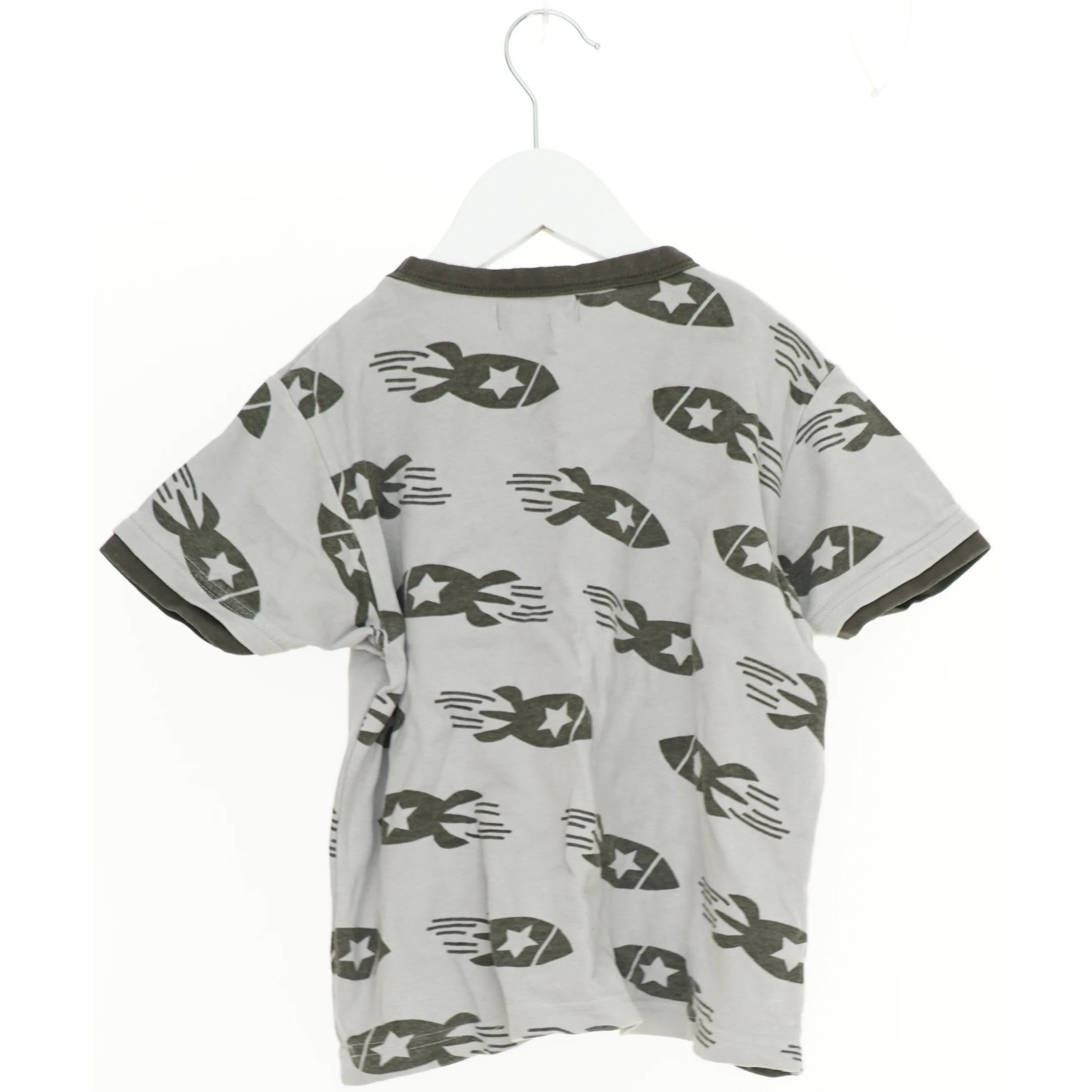T-shirt med raketprint fra Entry (str. 110)