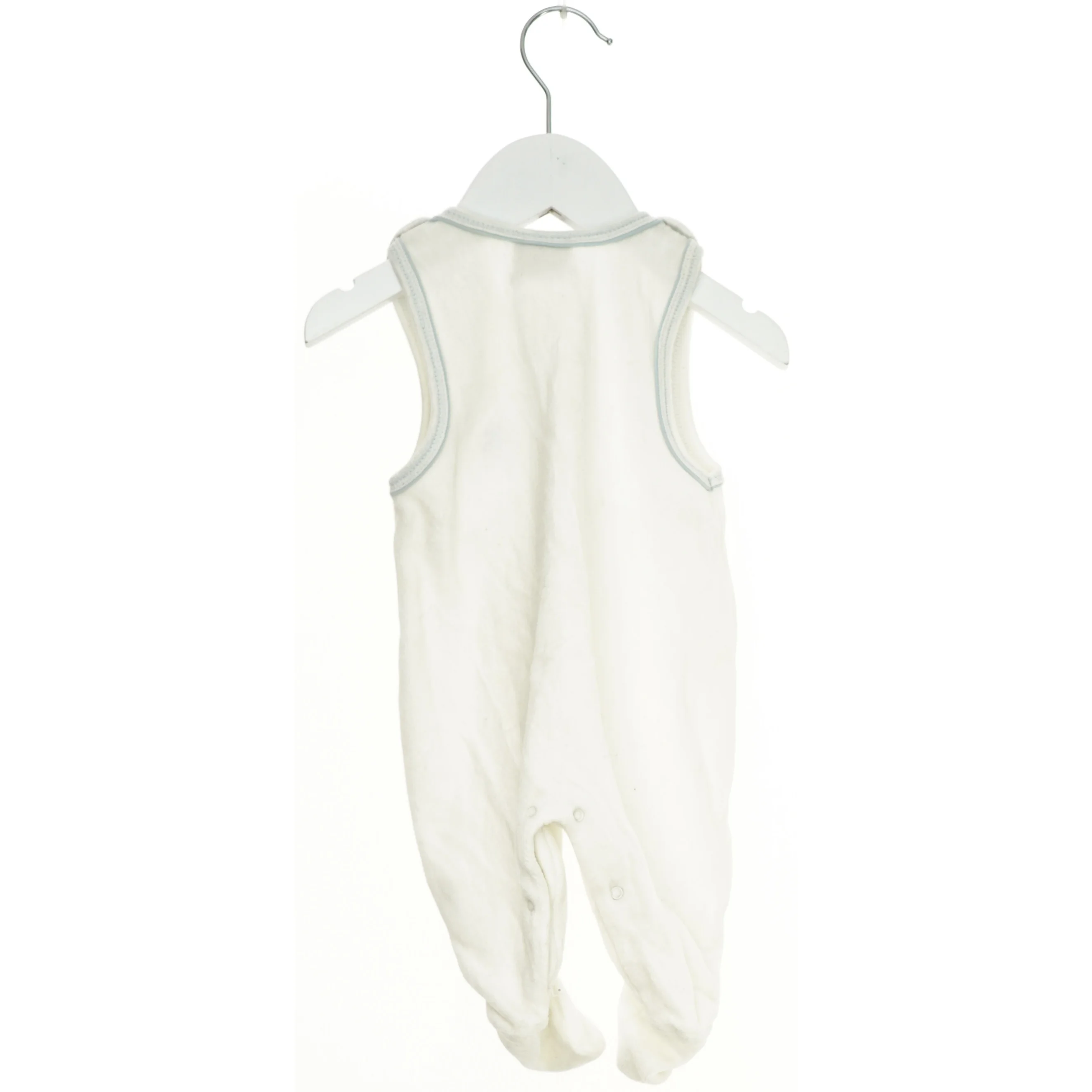 Baby sparkedragt med små detaljer fra Fixoni (str. 56)