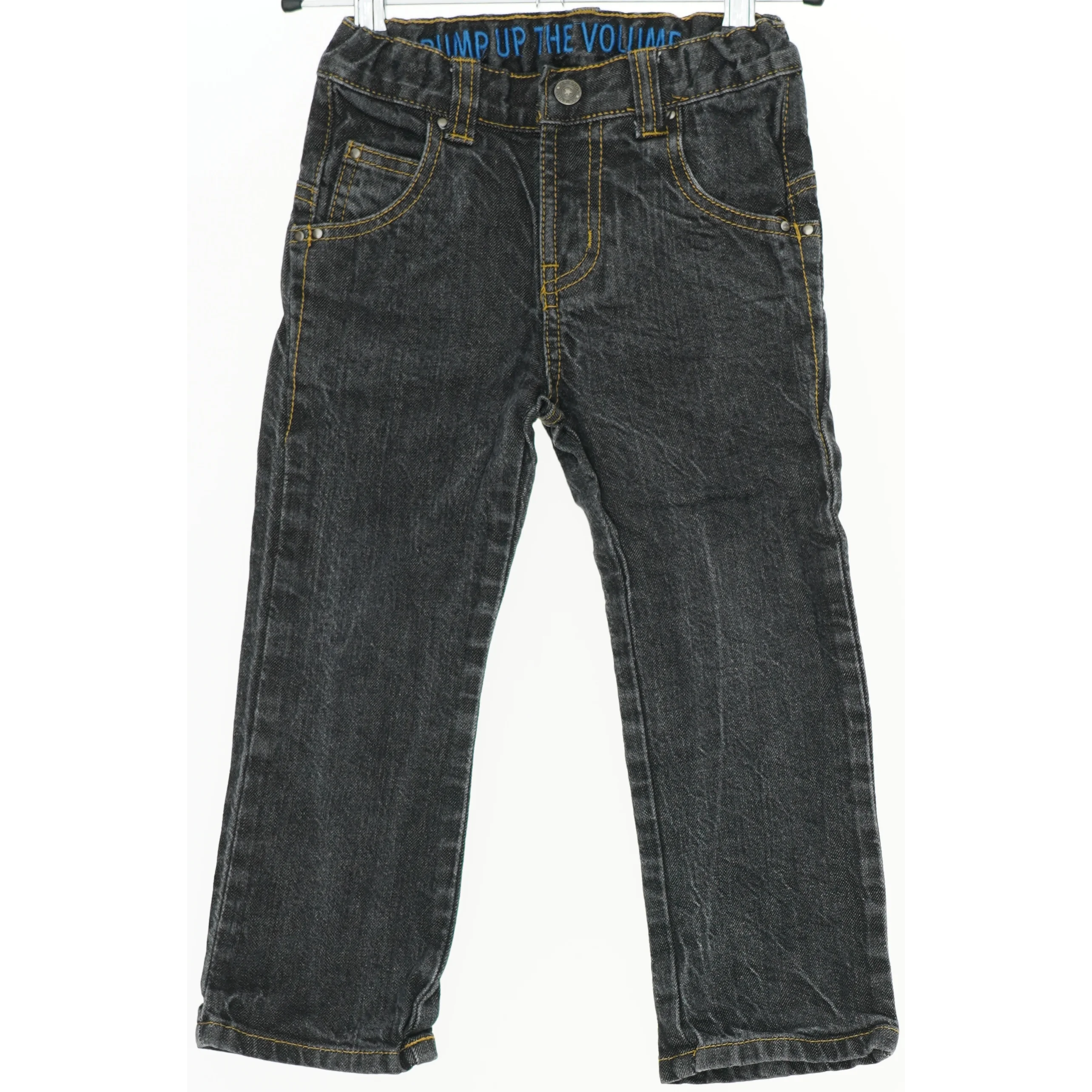 Børnejeans med nitte-detaljer fra Friends (str. 98)