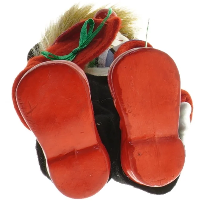 Figur i traditionel klædedragt (str. 17,5 cm)