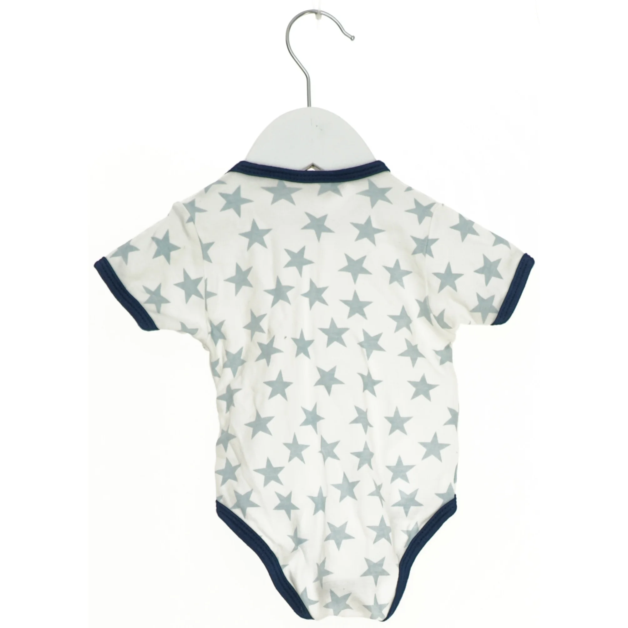 Kortærmet bodystocking med stjernemønster fra Mads & Mette (str. 62)