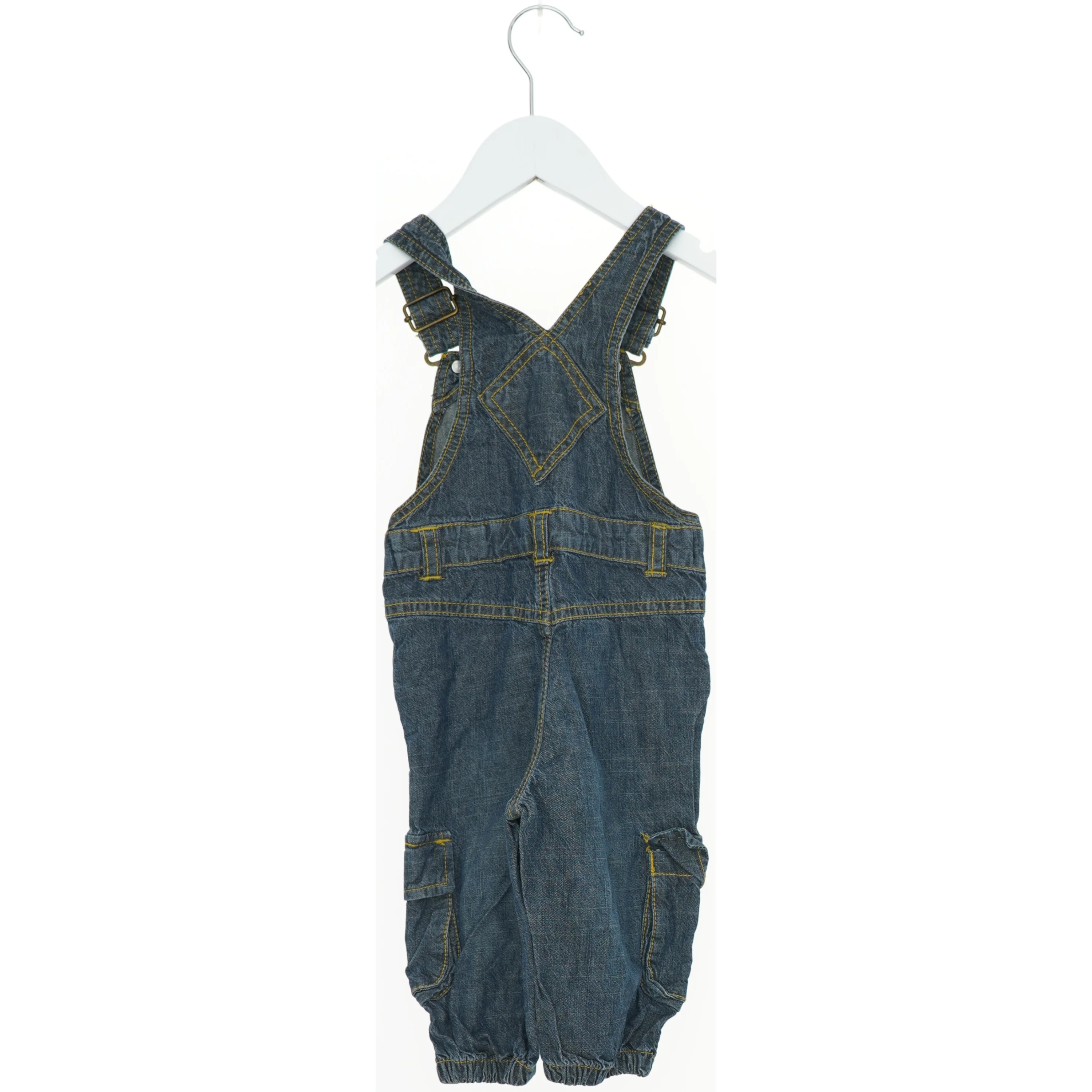 Denimbuksedragt til børn fra Mads & Mette (str. 74)