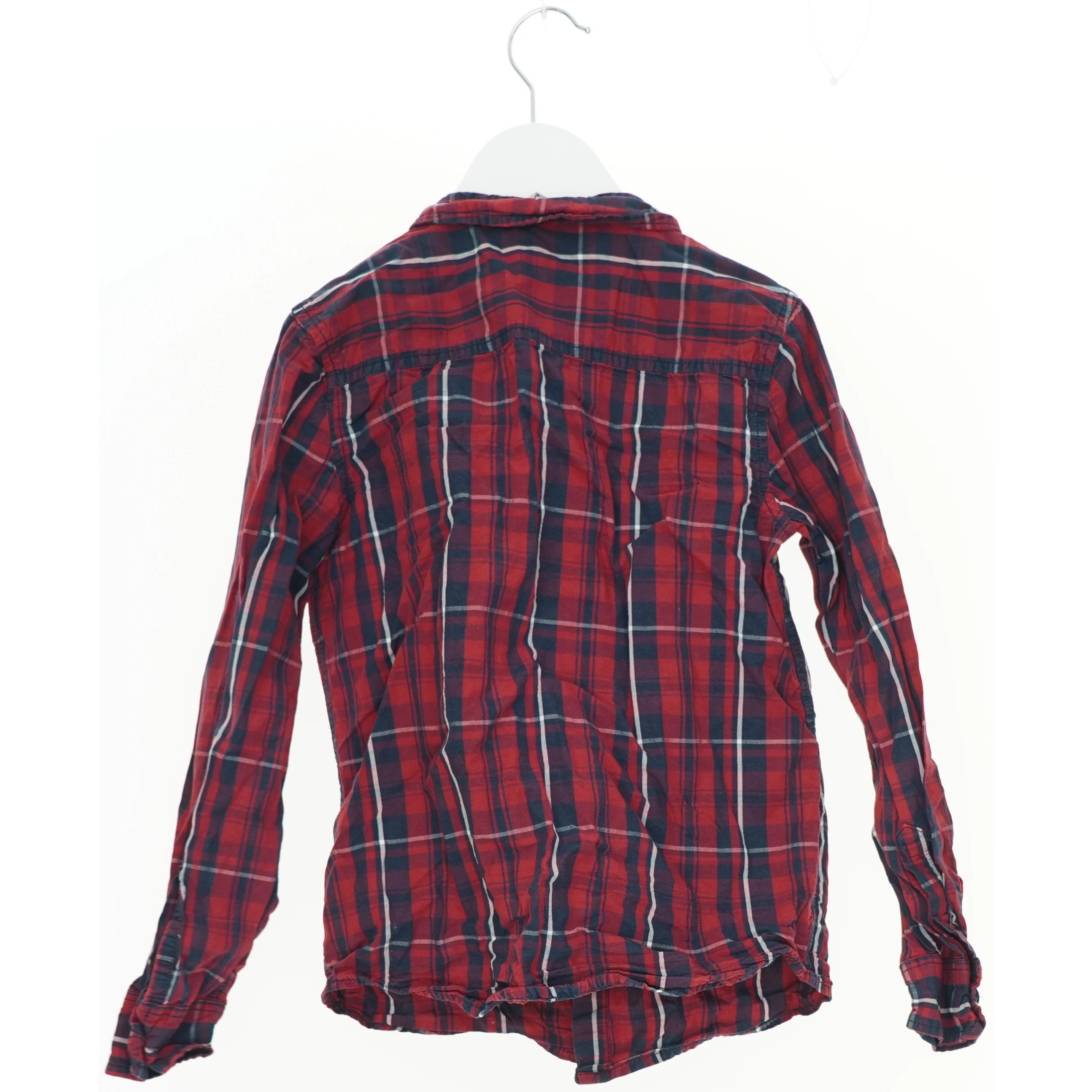 Rød og blå ternet skjorte fra Ellos (str. 140)