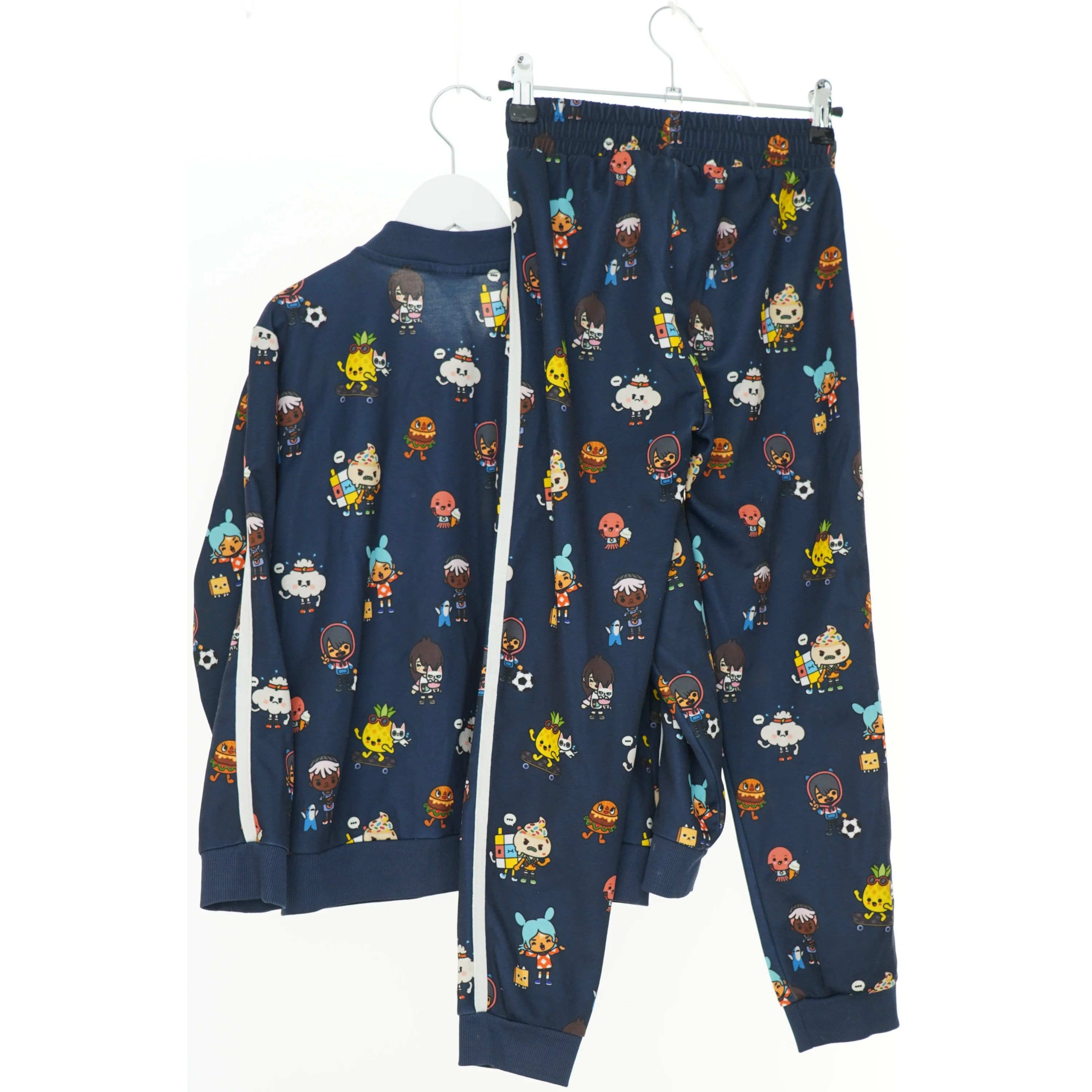 Børnetrækdragt med tegneseriefigurer fra H&M (str. 140)