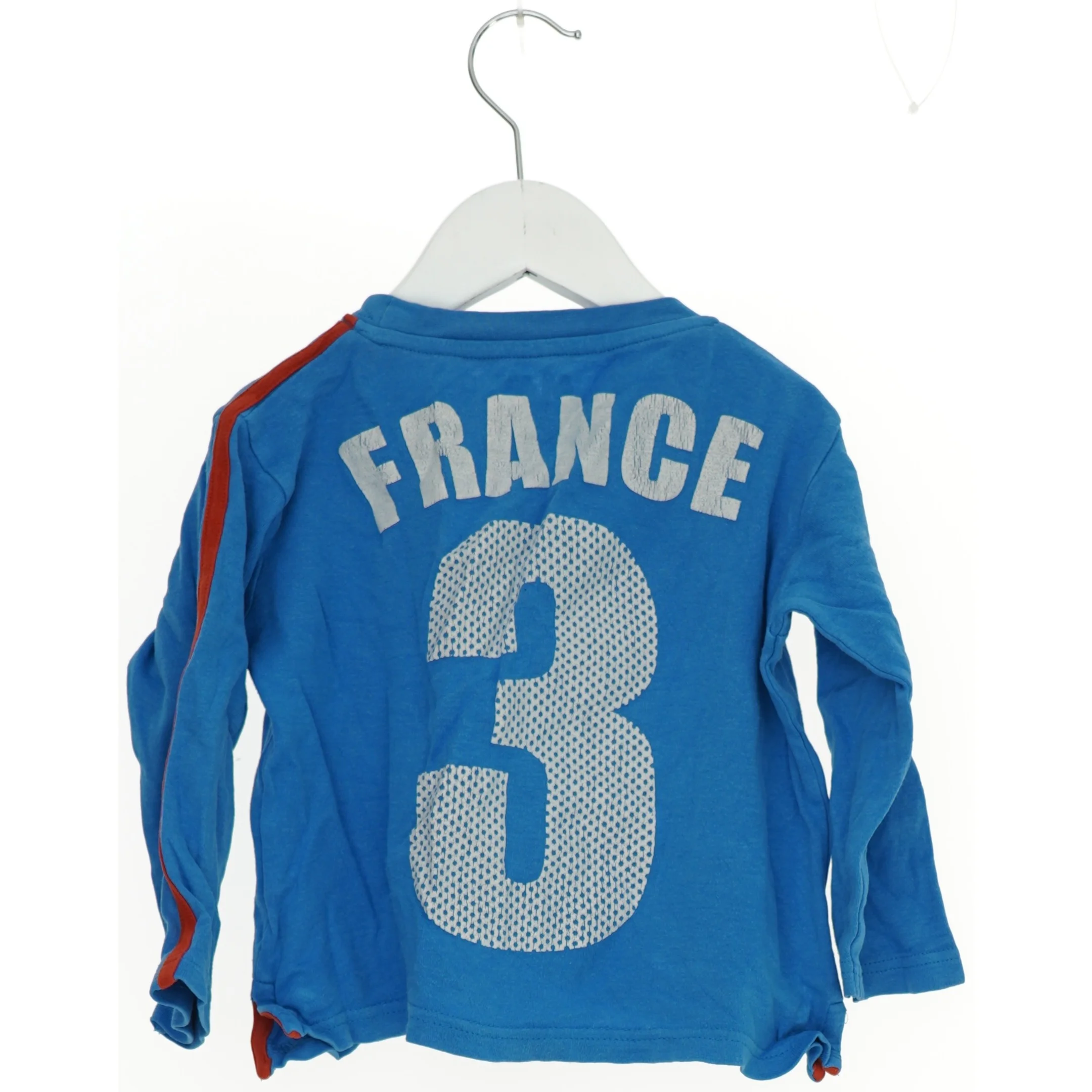 Langærmet bluse med 'FRANCE 3' tryk fra Mads & Mette (str. 98)