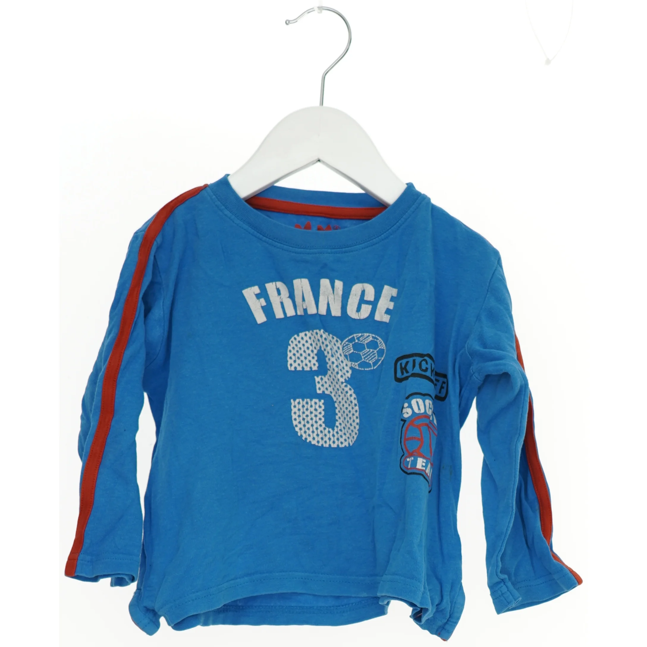 Langærmet bluse med 'FRANCE 3' tryk fra Mads & Mette (str. 98)