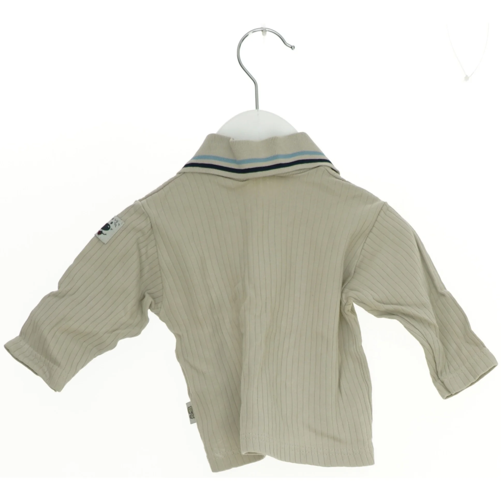 Langærmet skjorte med krave fra Mads & Mette (str. 62)