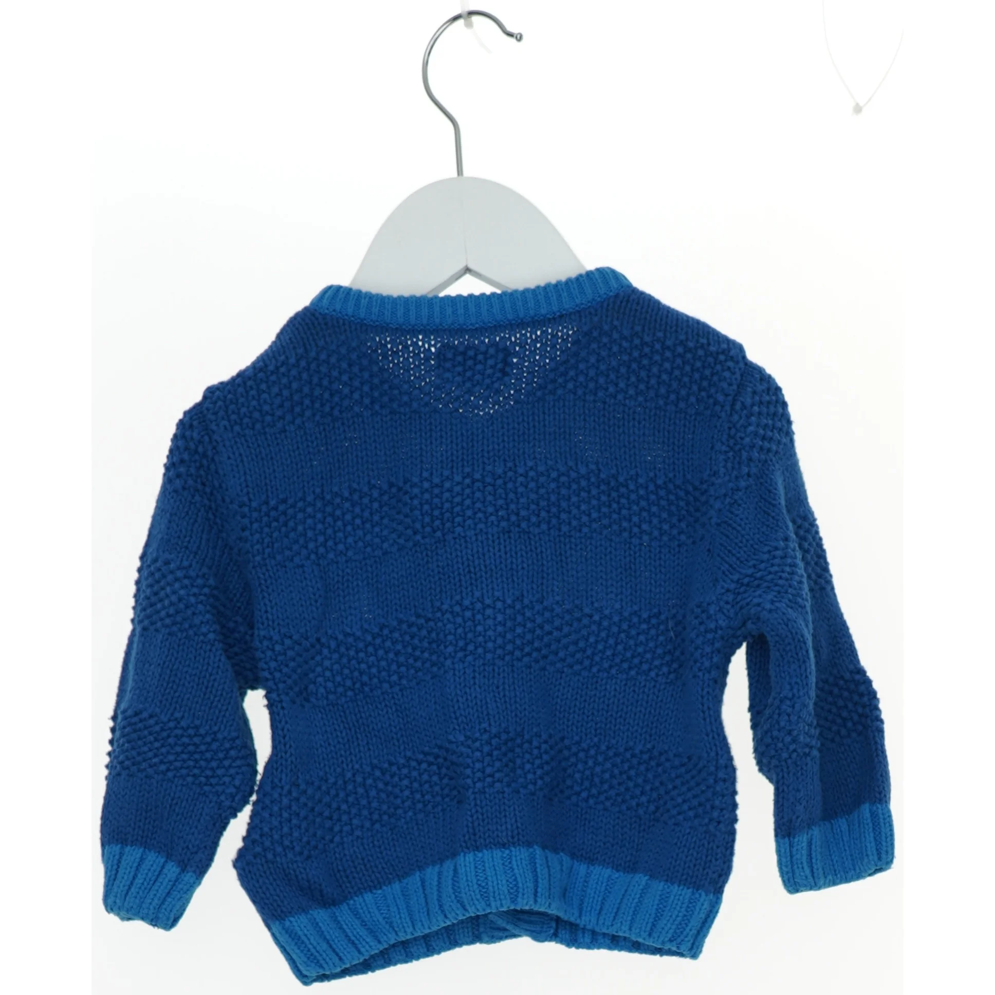 Babycardigan med knapper fra Name It (str. 62)