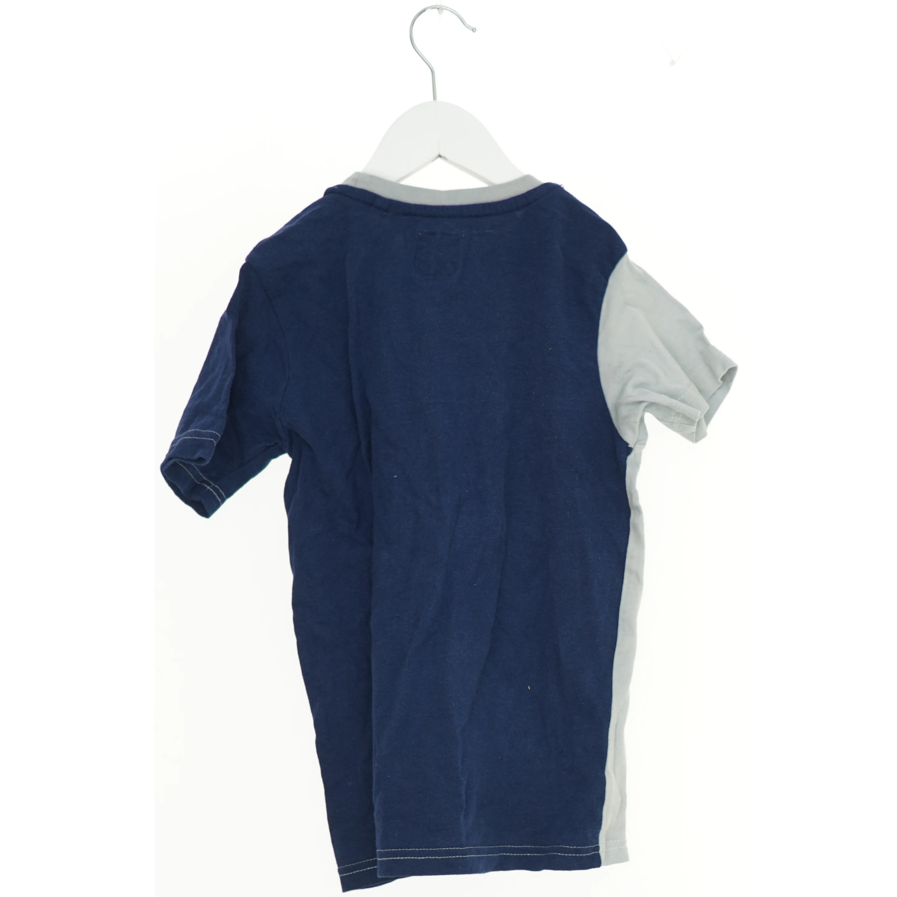 T-shirt med kontrastærmer fra Another (str. 140)