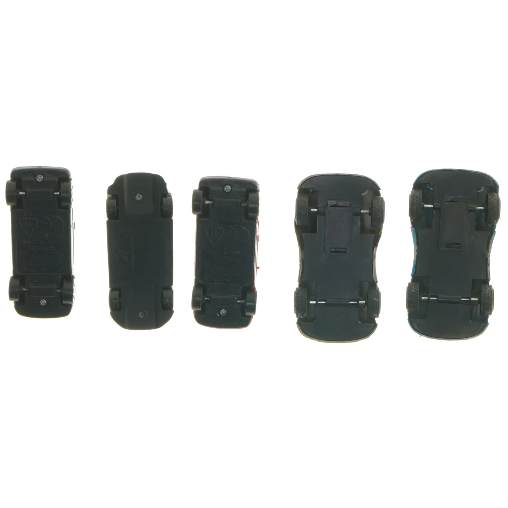 Fem små legetøjsbiler (str. ca. 8 cm)