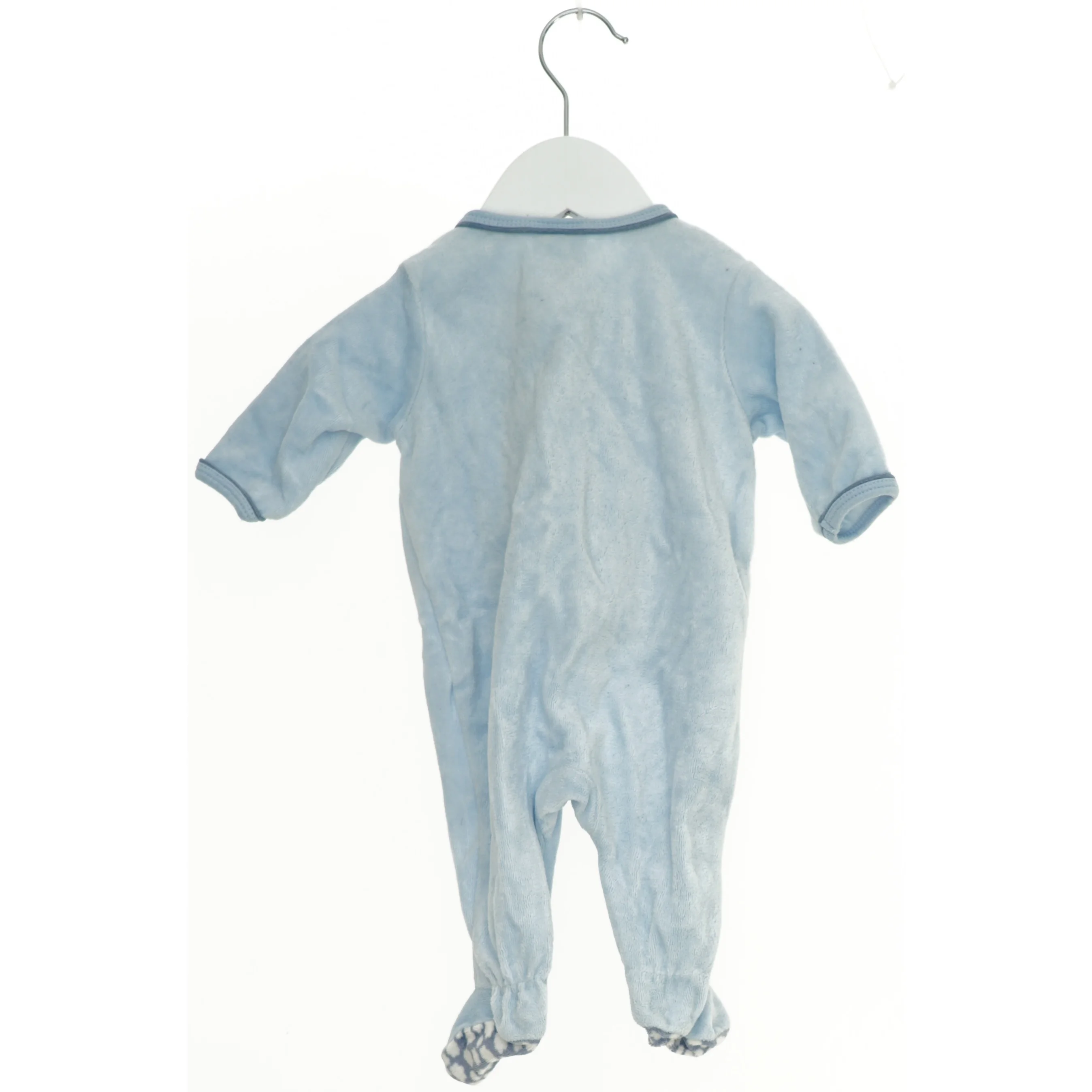 Baby heldragt med elefantdesign fra H&M (str. 56)