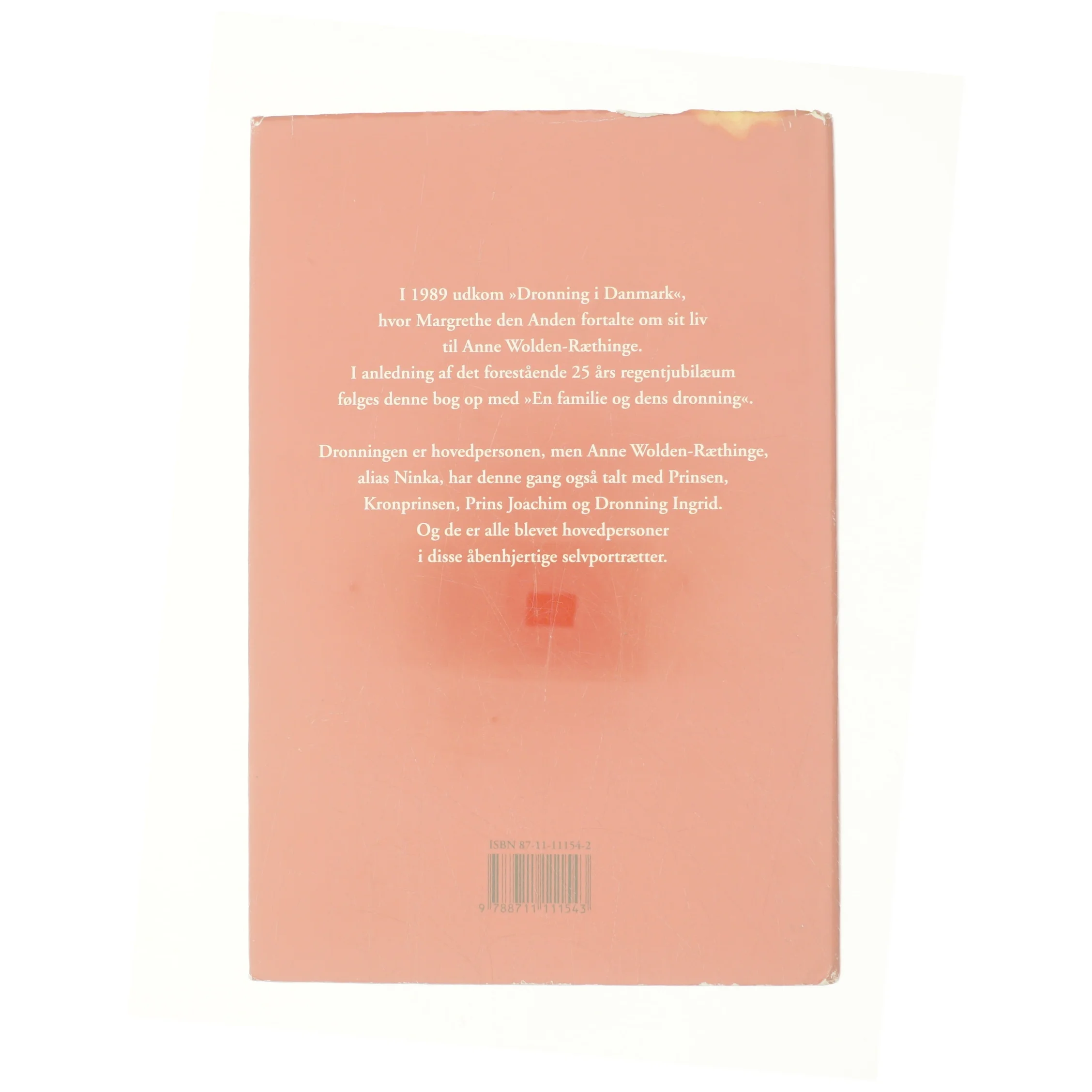 En familie og dens dronning af Anne Wolden-Ræthinge (Bog)