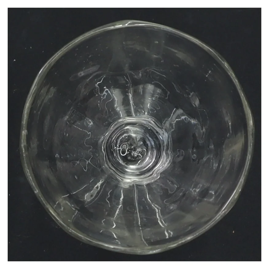 Drikkeglas på fod (str. 13x7,5 cm)