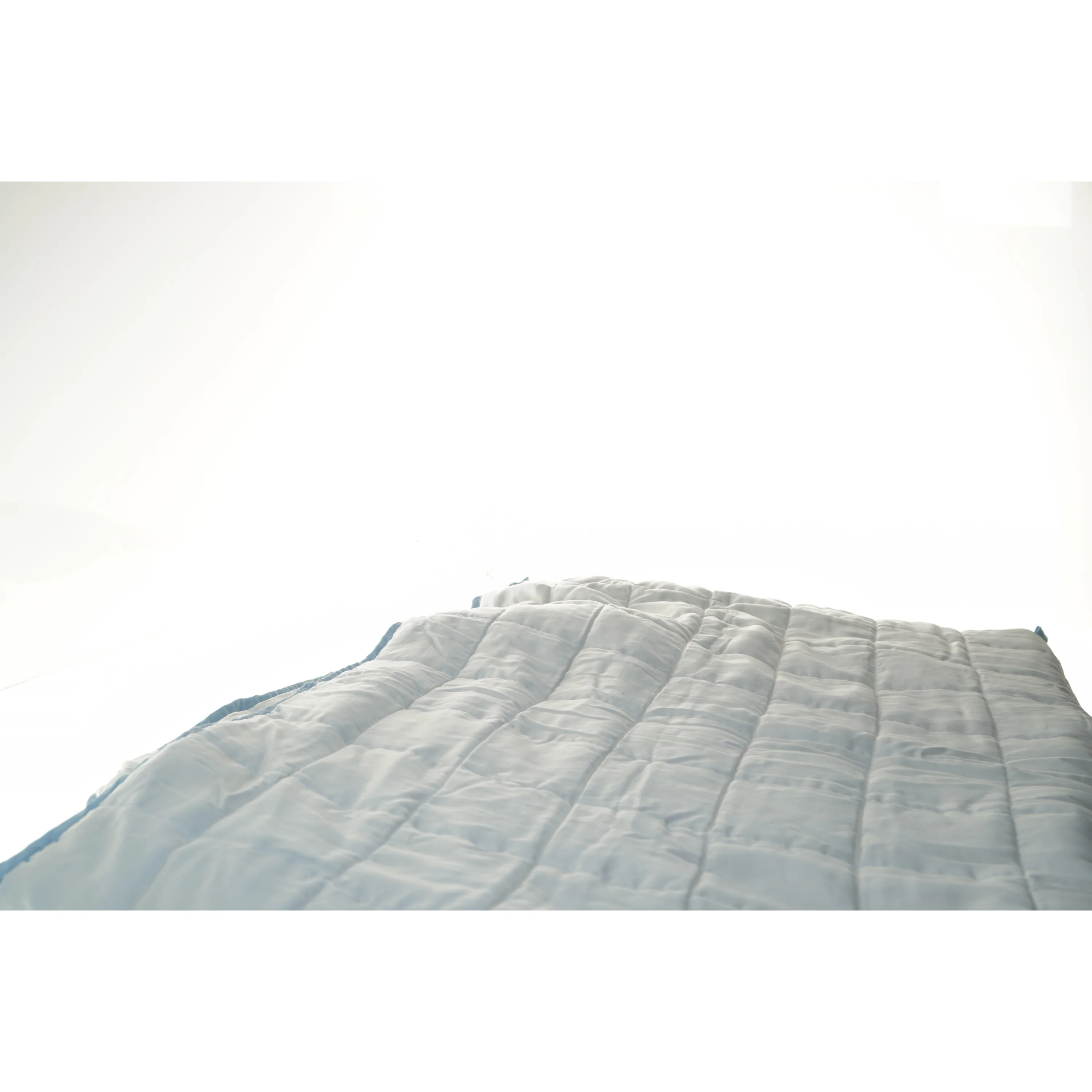 Stor hvid quiltet tæppe (str. 200x280 cm)