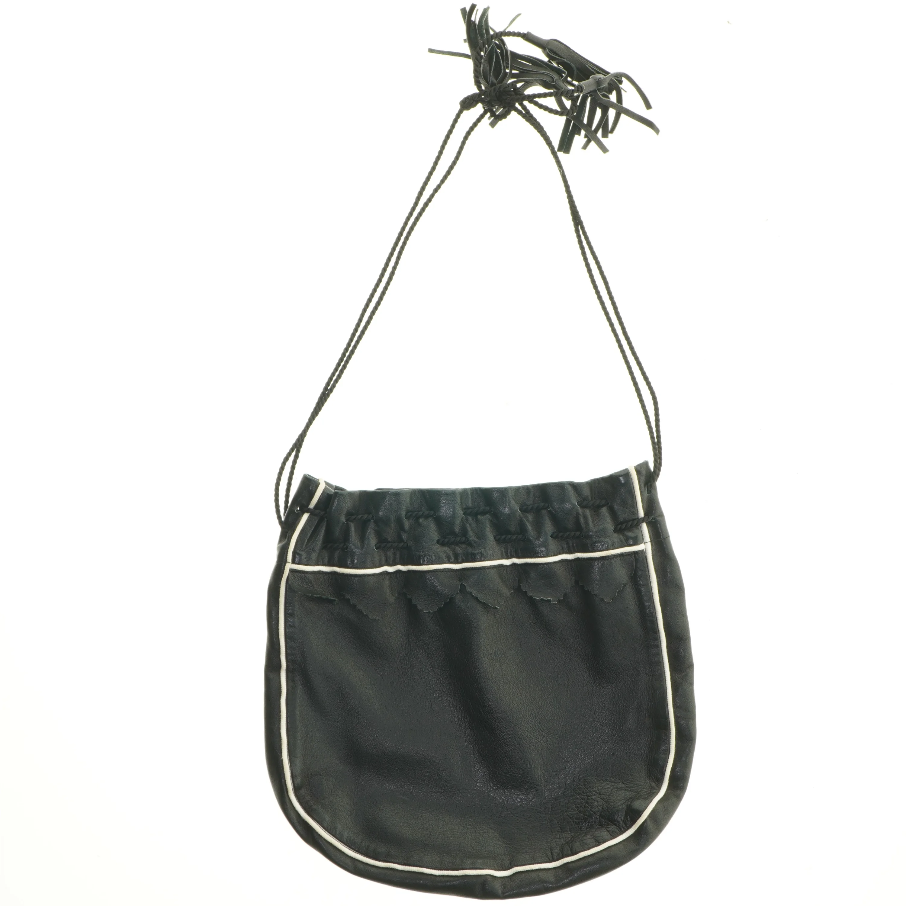 Sort lædertaske med frynsedetaljer