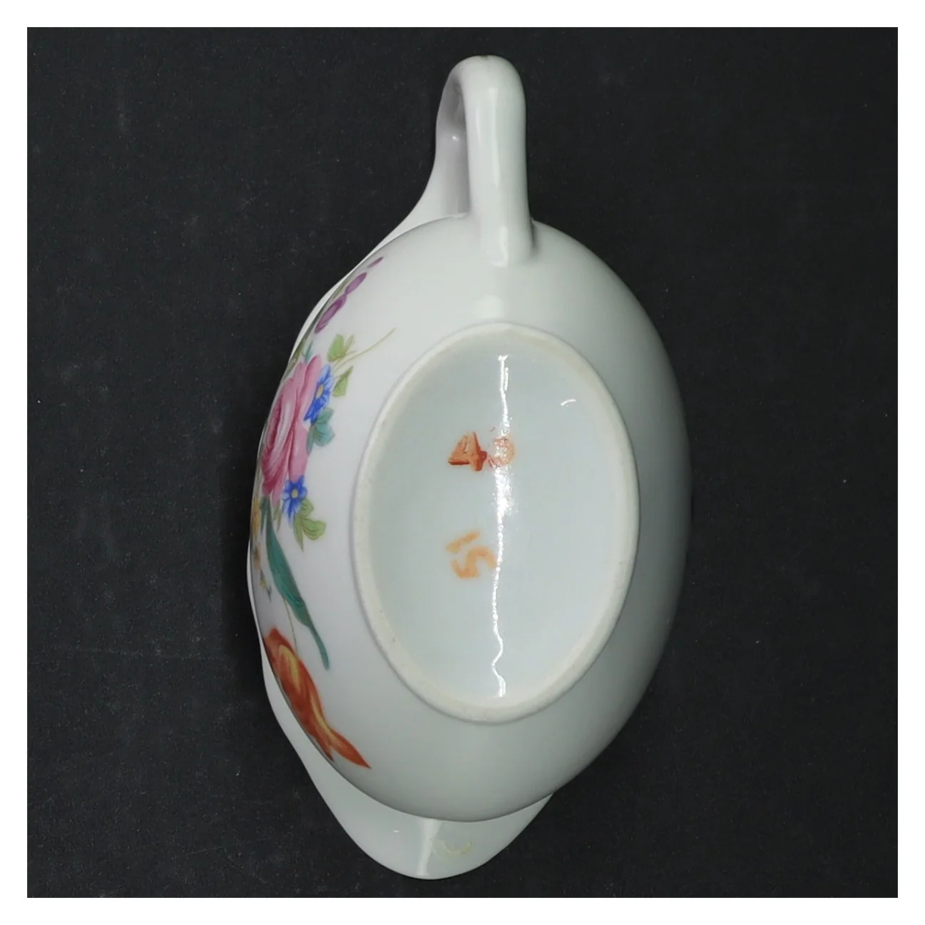 Porcelæn saucebåd med blomstermotiv