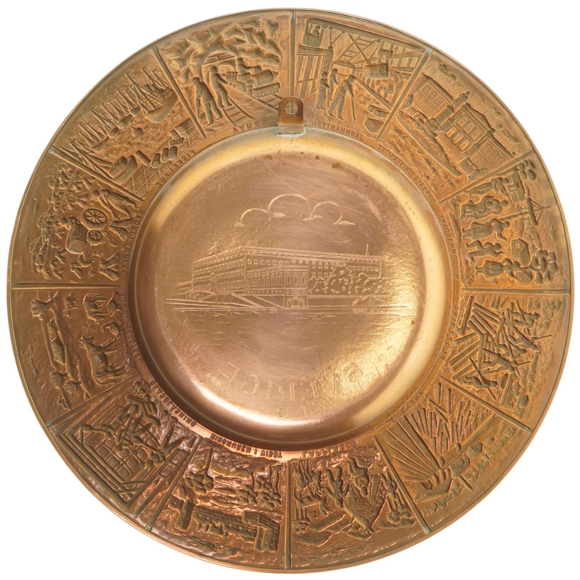 Dekorativ kobberbakke fra Sverige (str. 27 cm)