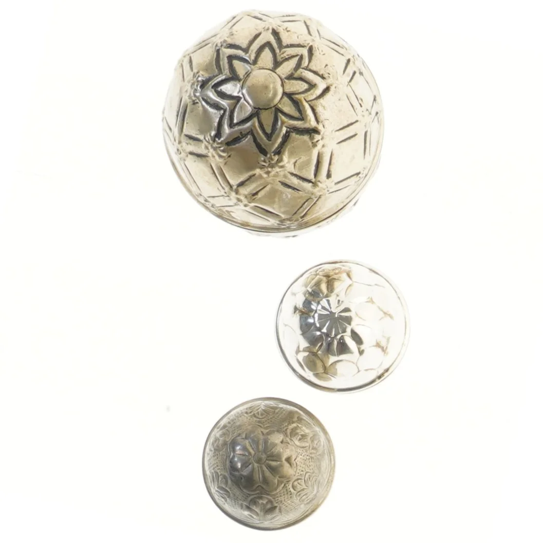 Sæt af dekorerede sølv æg (str. 8-13 cm)