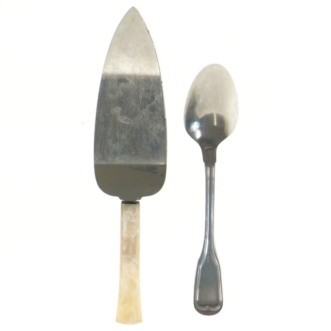 Serveringssæt: kagespade og ske (str. 18 og 23 cm)