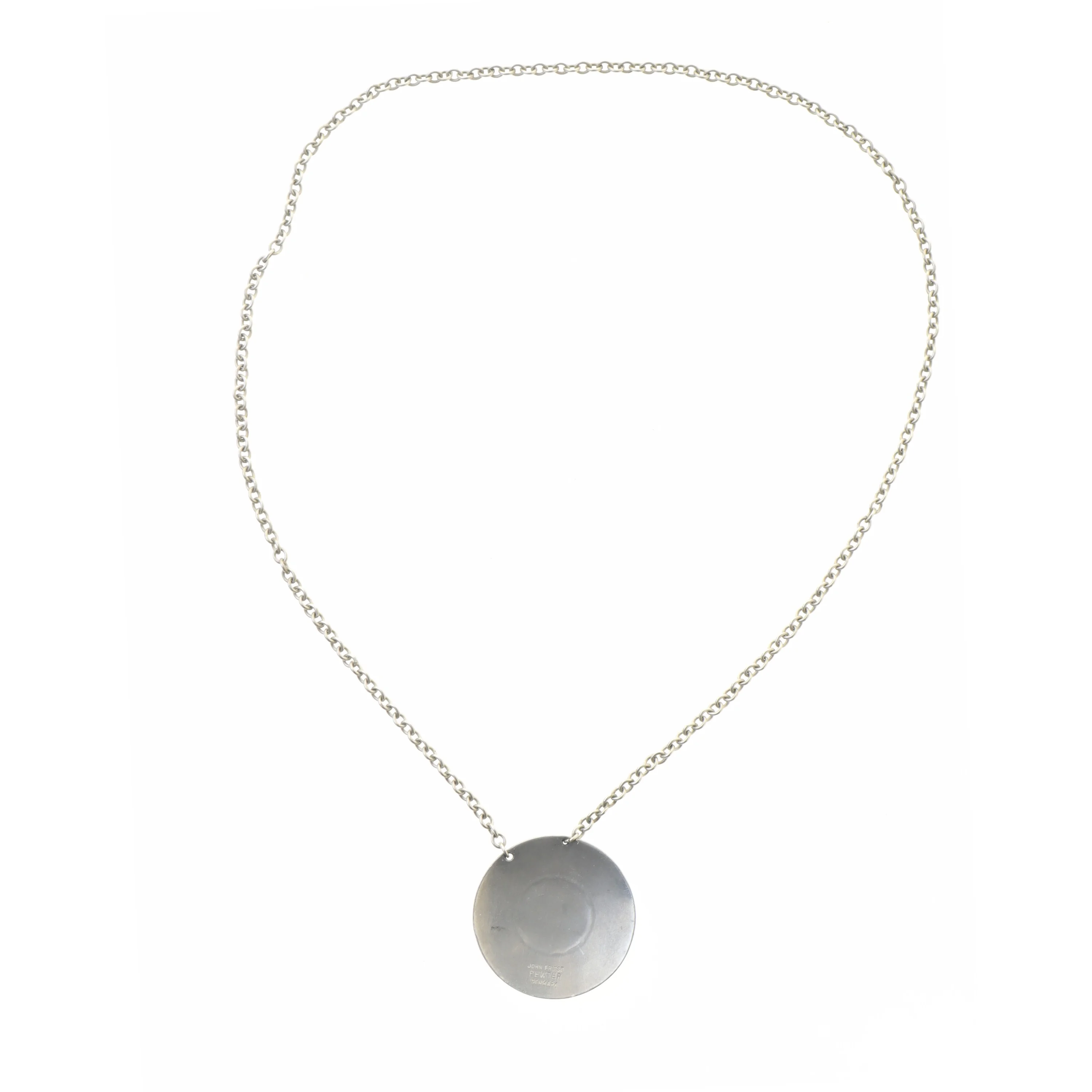Sølvhalskæde med rundt vedhæng fra John Friese (str. 68 cm)