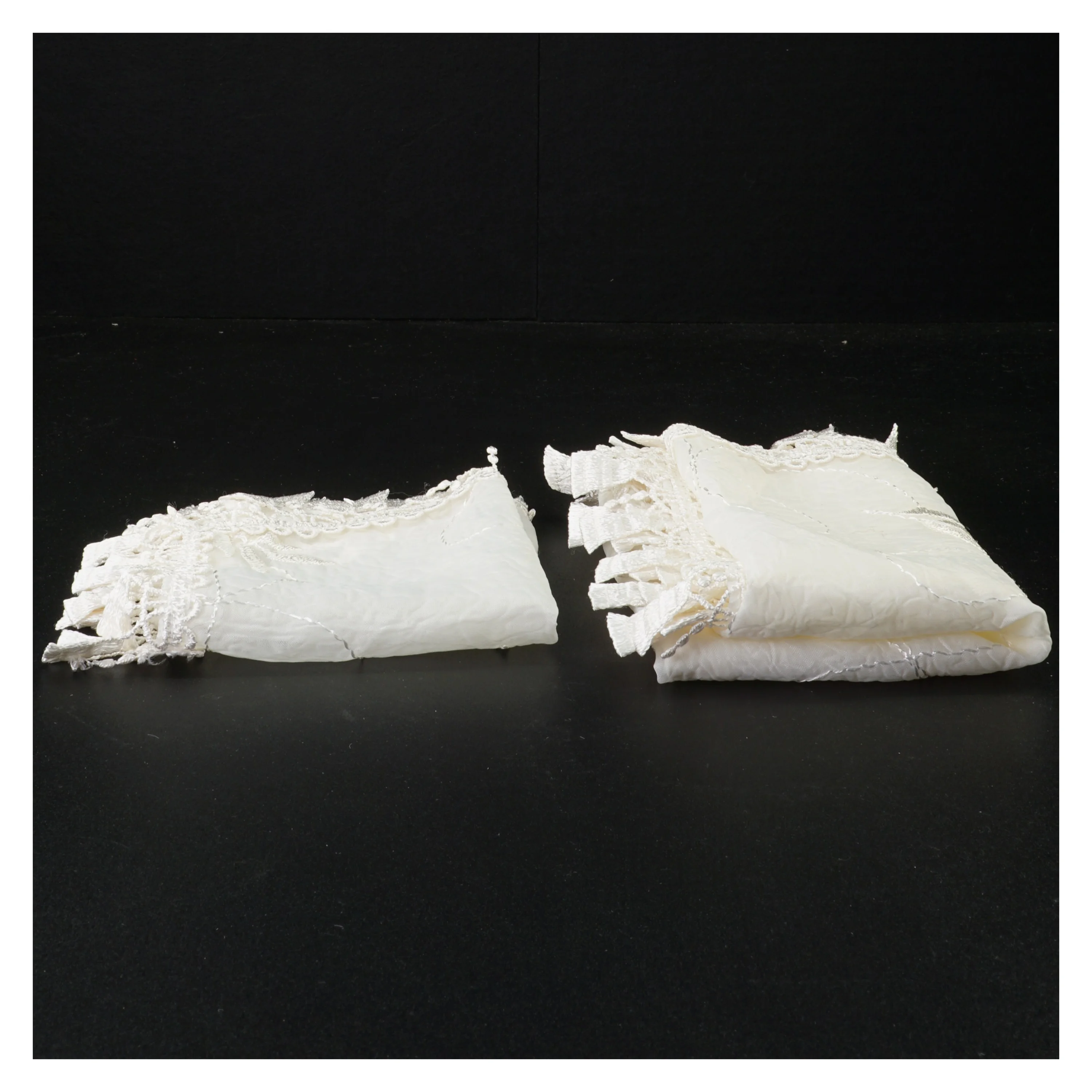 Hæklede bordduge (str. 23 x 23 cm og 27 x 80 cm)