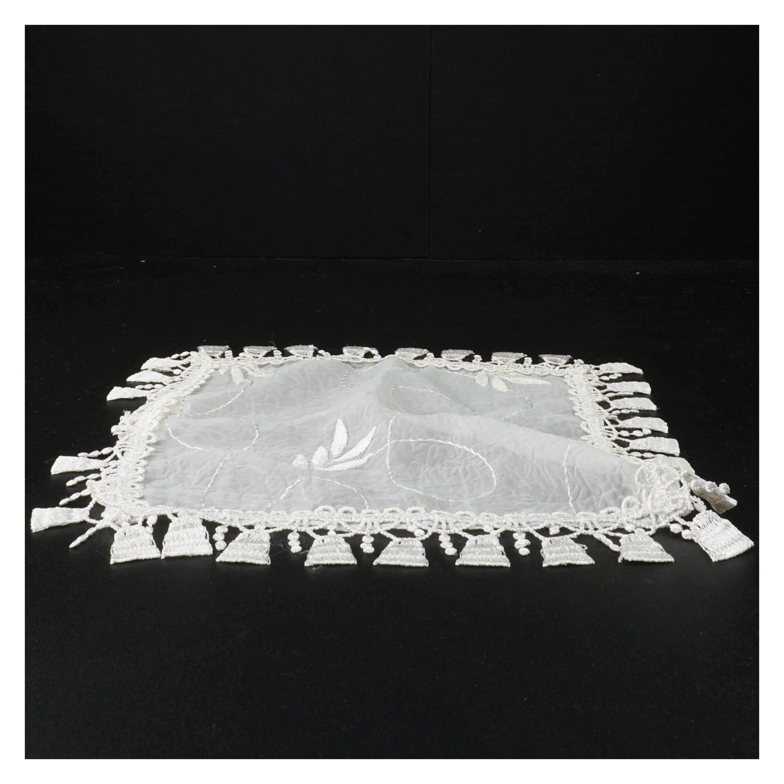 Hæklede bordduge (str. 23 x 23 cm og 27 x 80 cm)