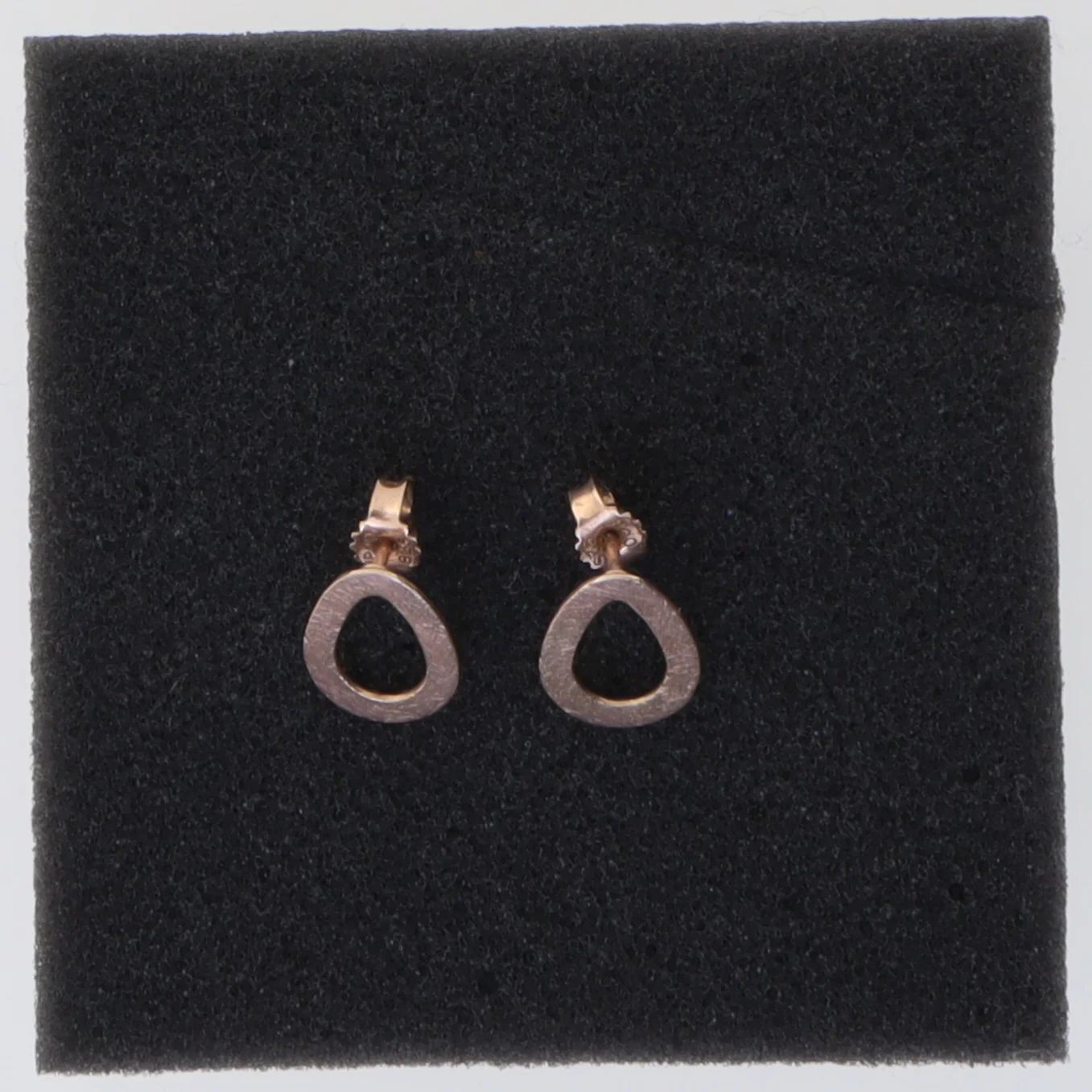 Øreringe i rosaguld farve