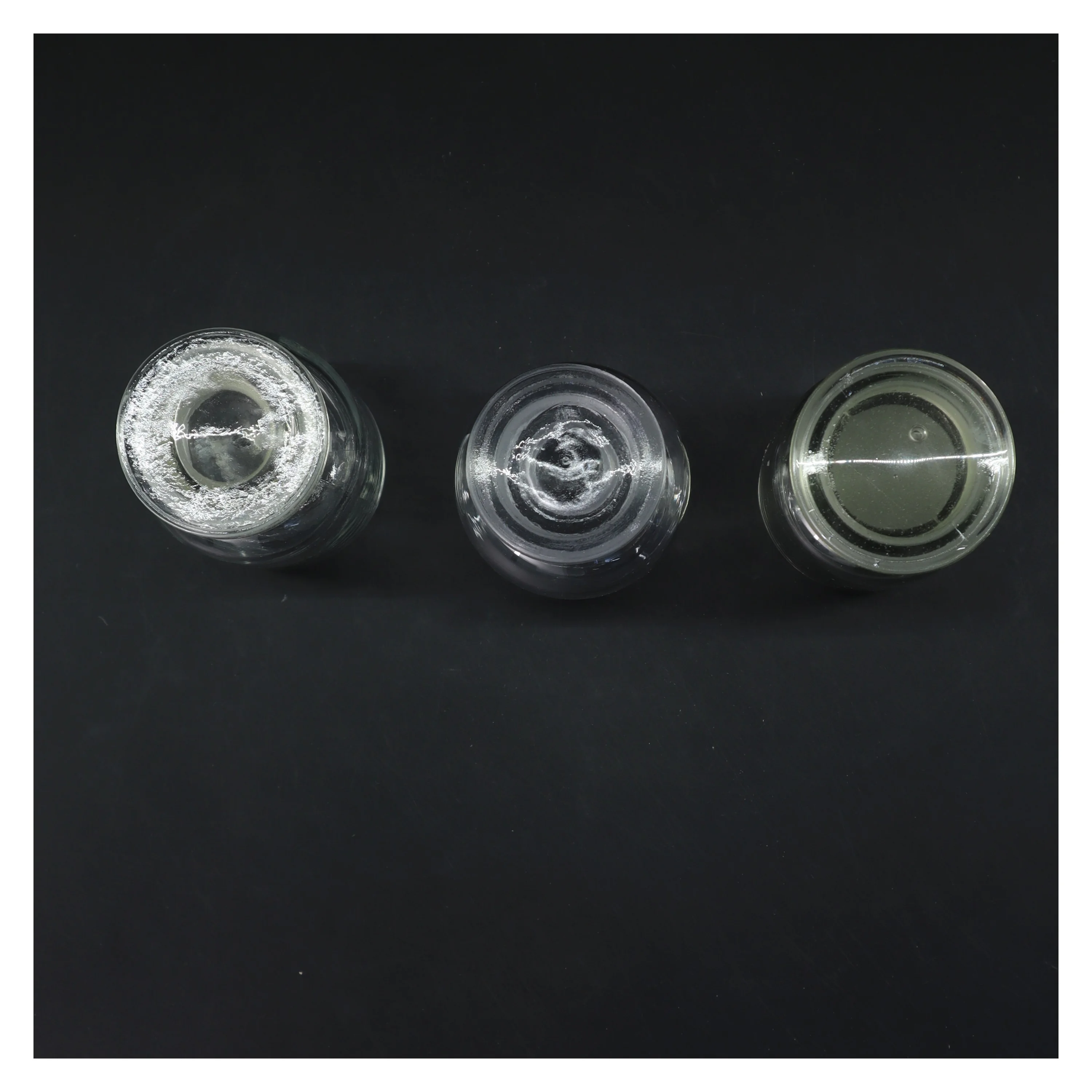 Sæt med tre glasflasker (str. 14 & 13 & 14,5 cm)