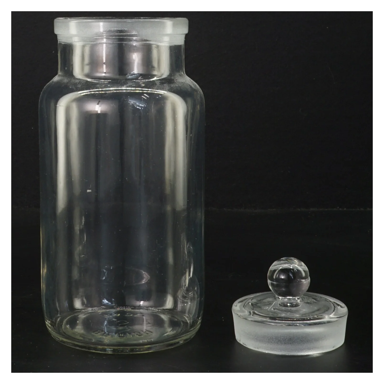 Glasbeholder med låg (str. Ø 7,5 cm længde 17,5 cm)